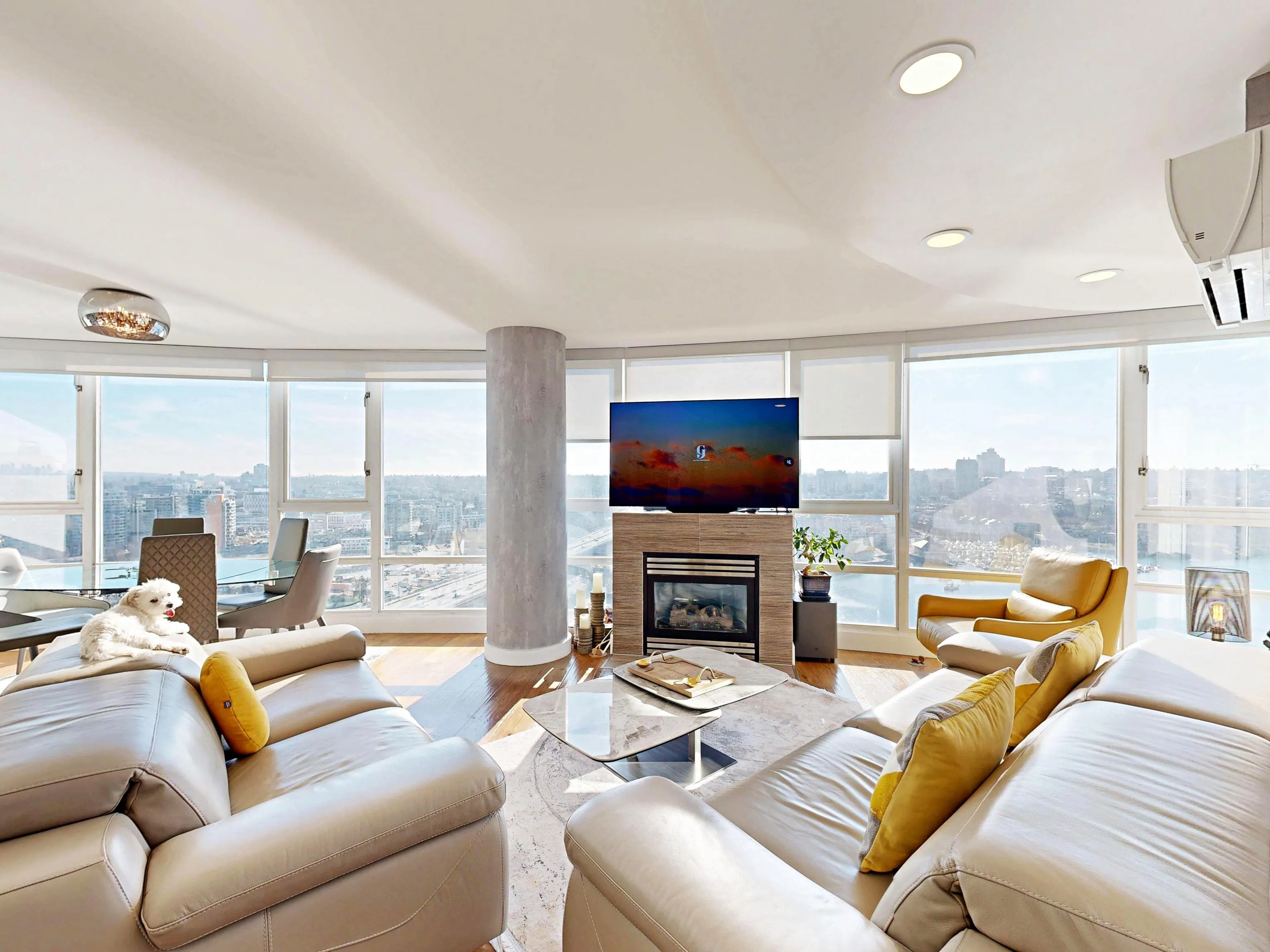 1033 Marinaside Crescent #2706