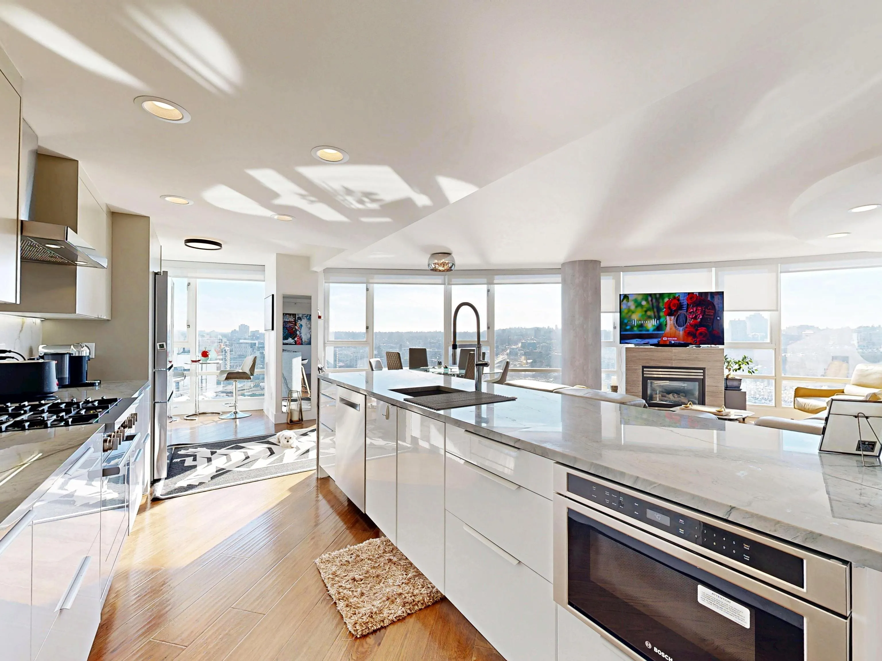 1033 Marinaside Crescent #2706