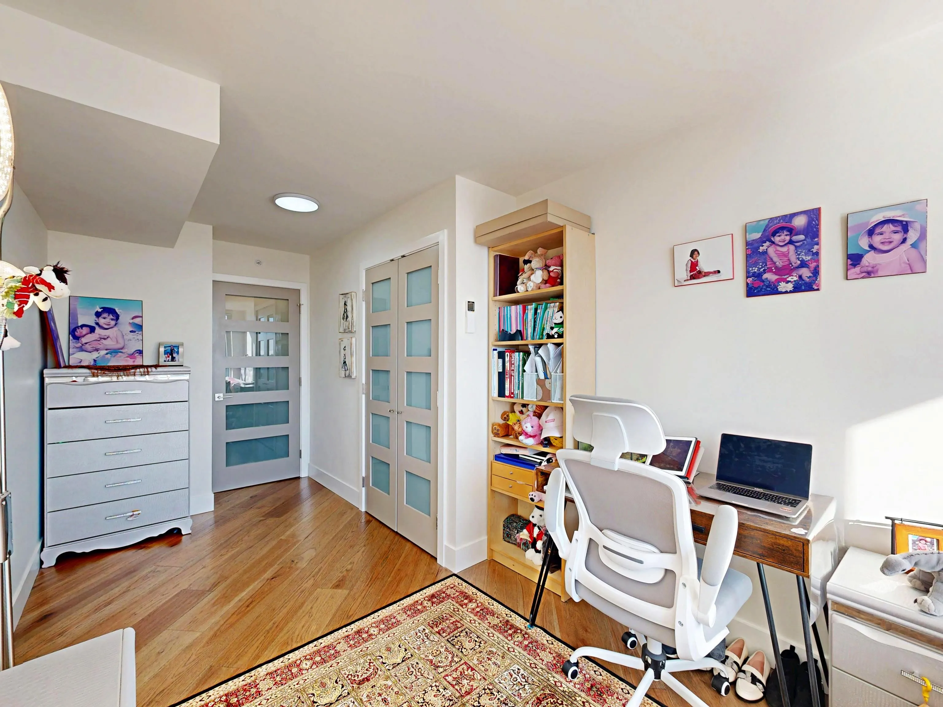 1033 Marinaside Crescent #2706