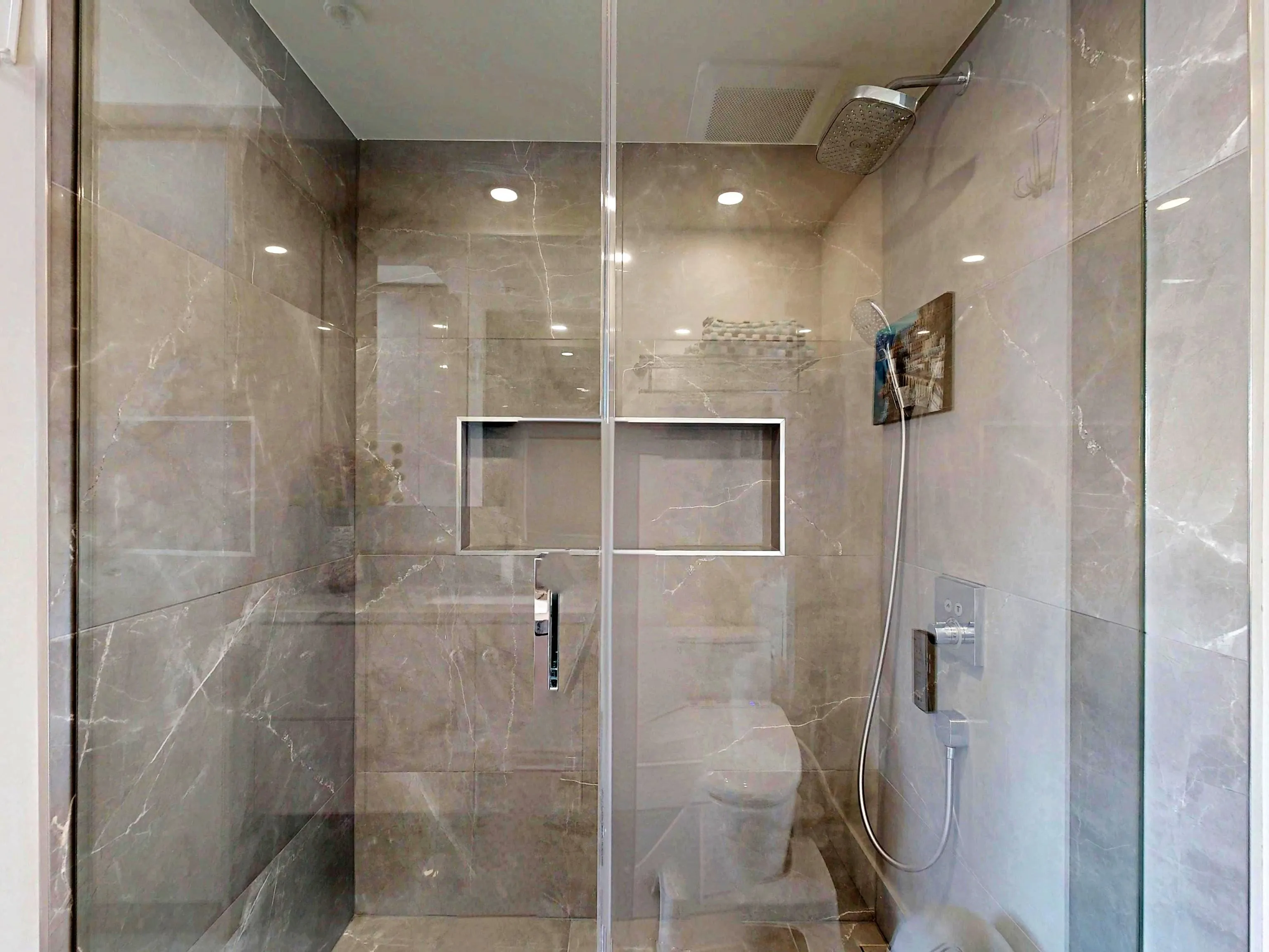 1033 Marinaside Crescent #2706