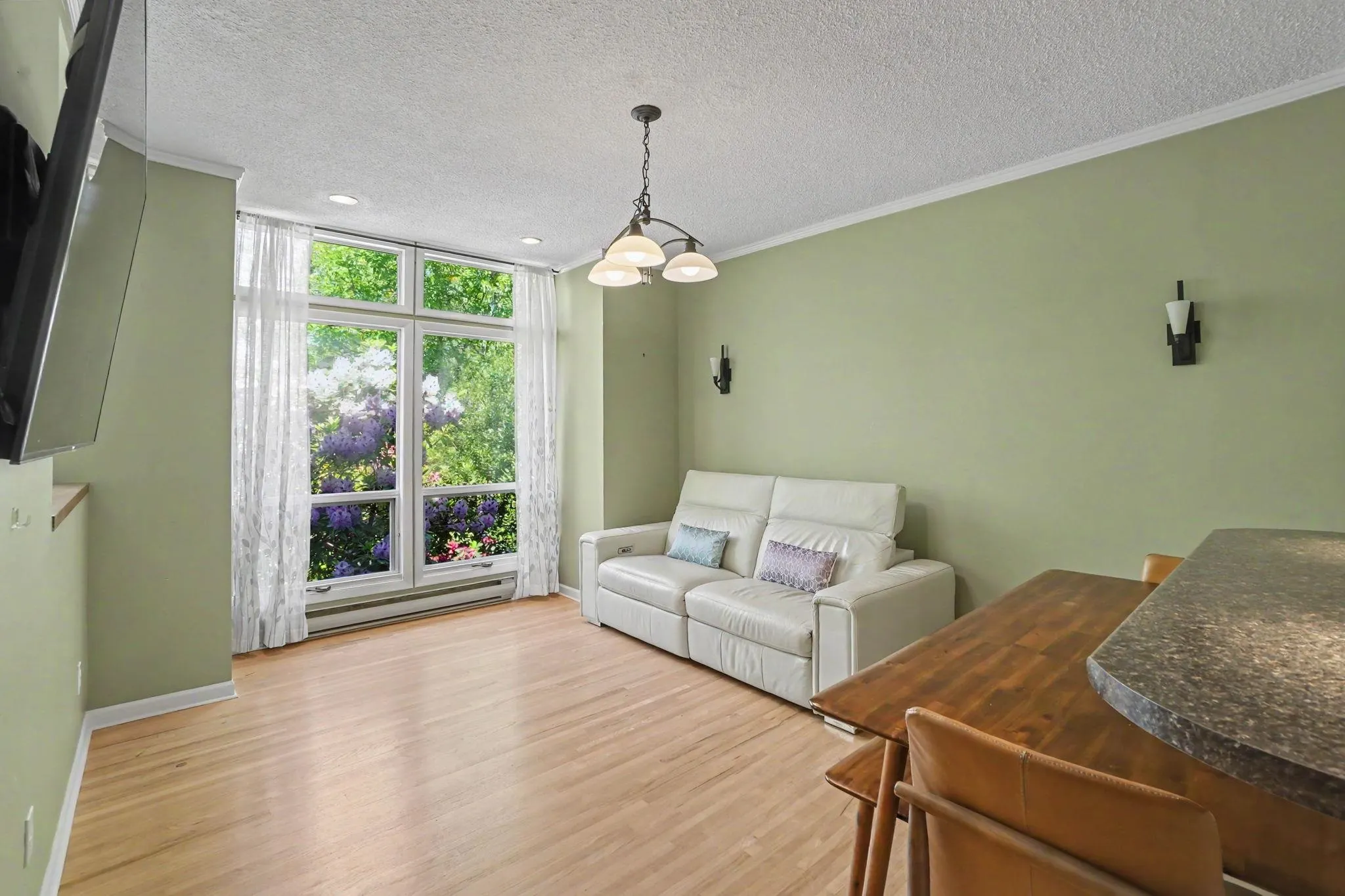 1868 W 15th Avenue