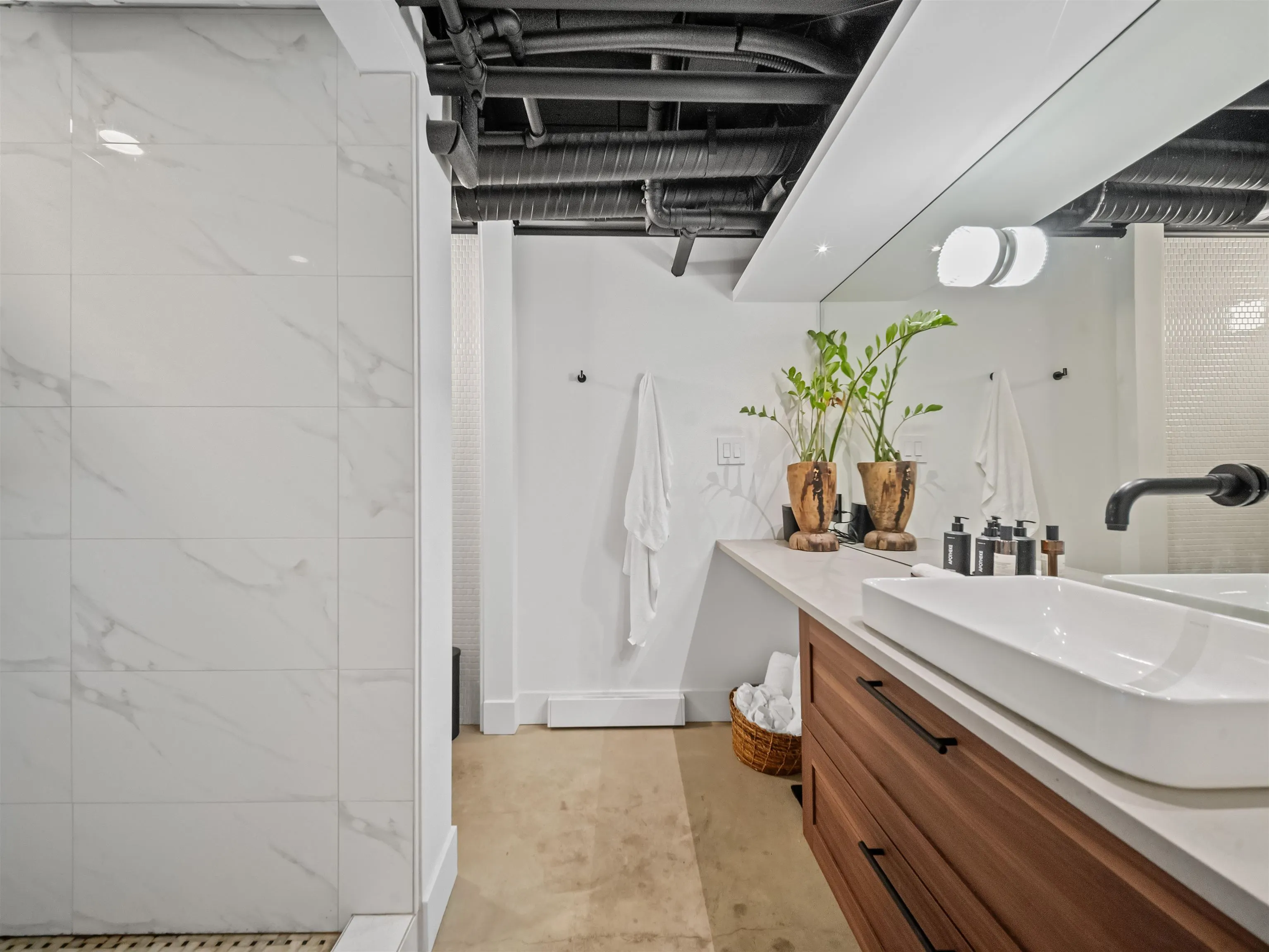 47 E Cordova Street