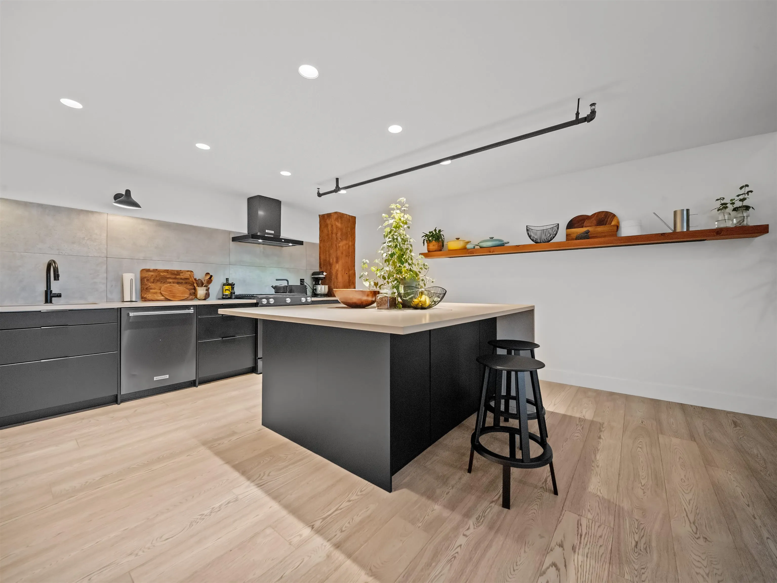 47 E Cordova Street