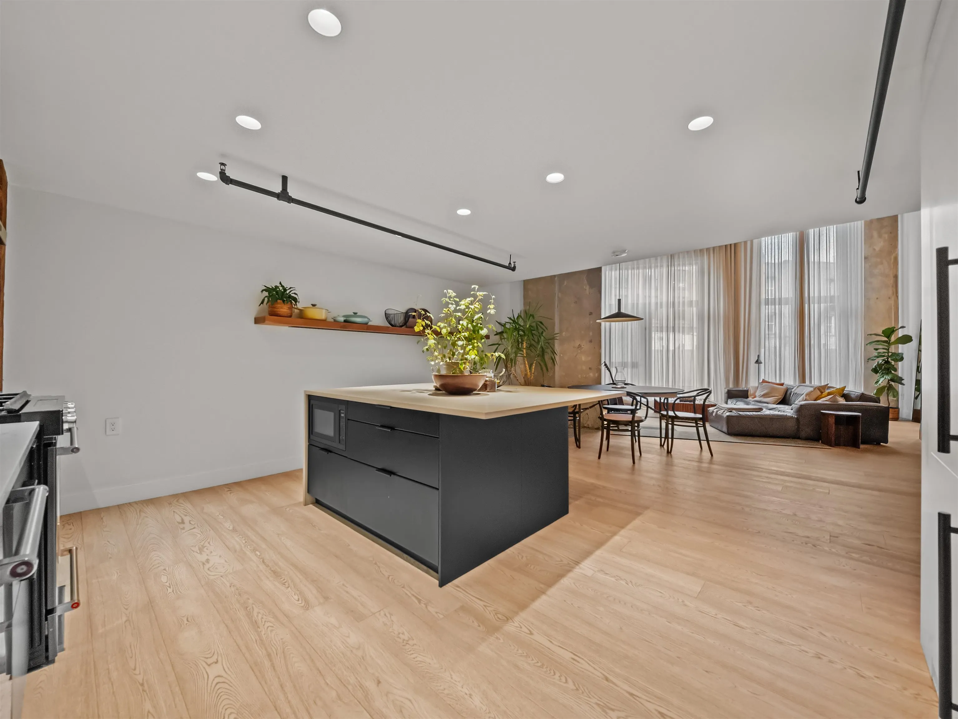 47 E Cordova Street