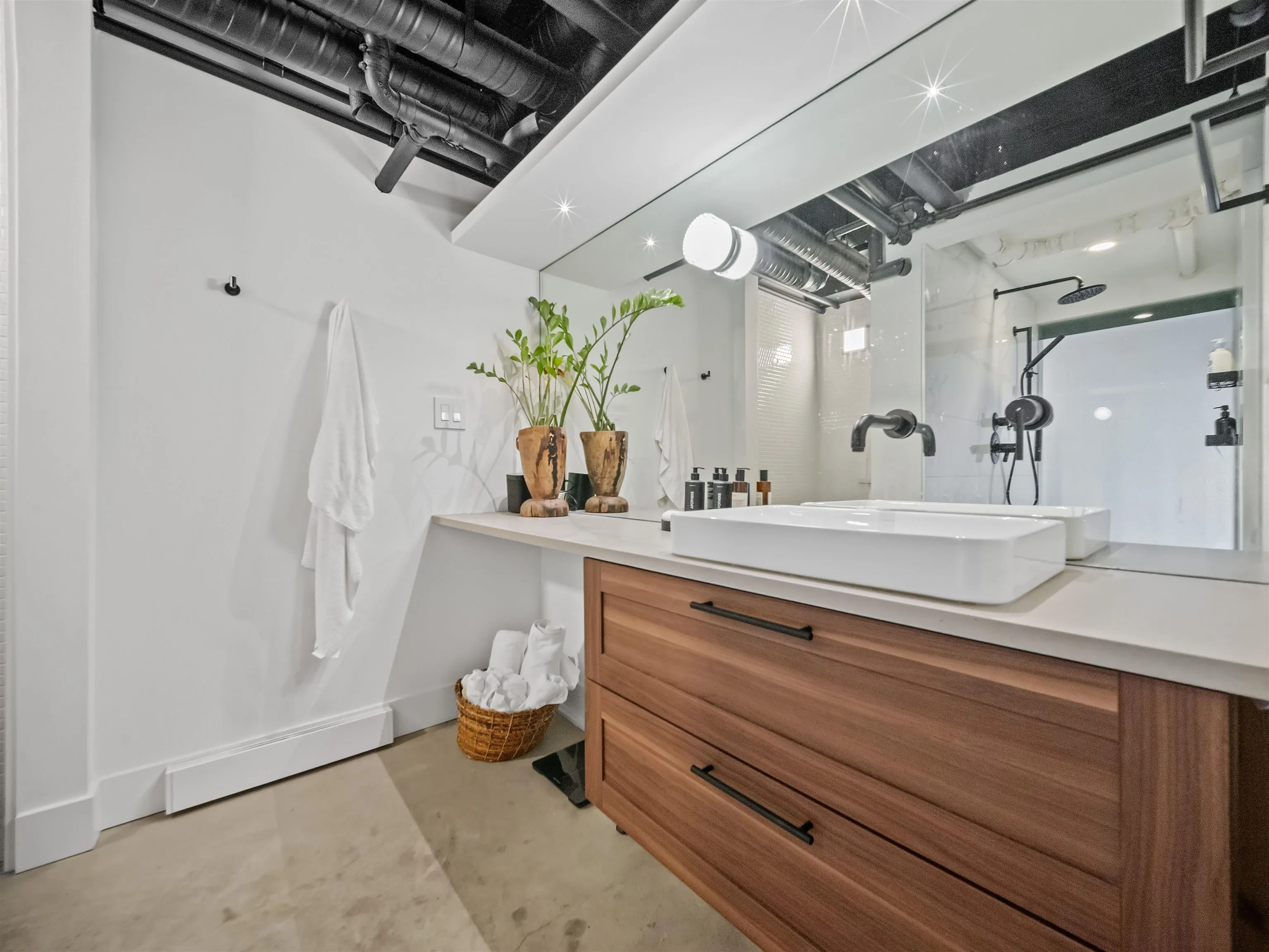 47 E Cordova Street