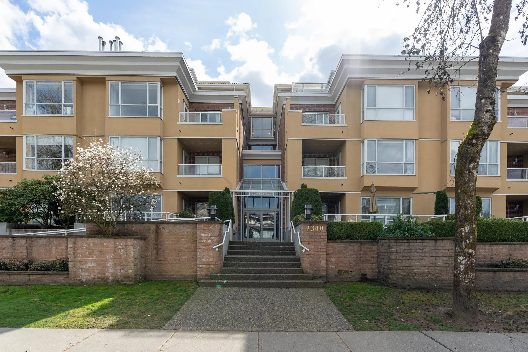 2340 Hawthorne Avenue #404