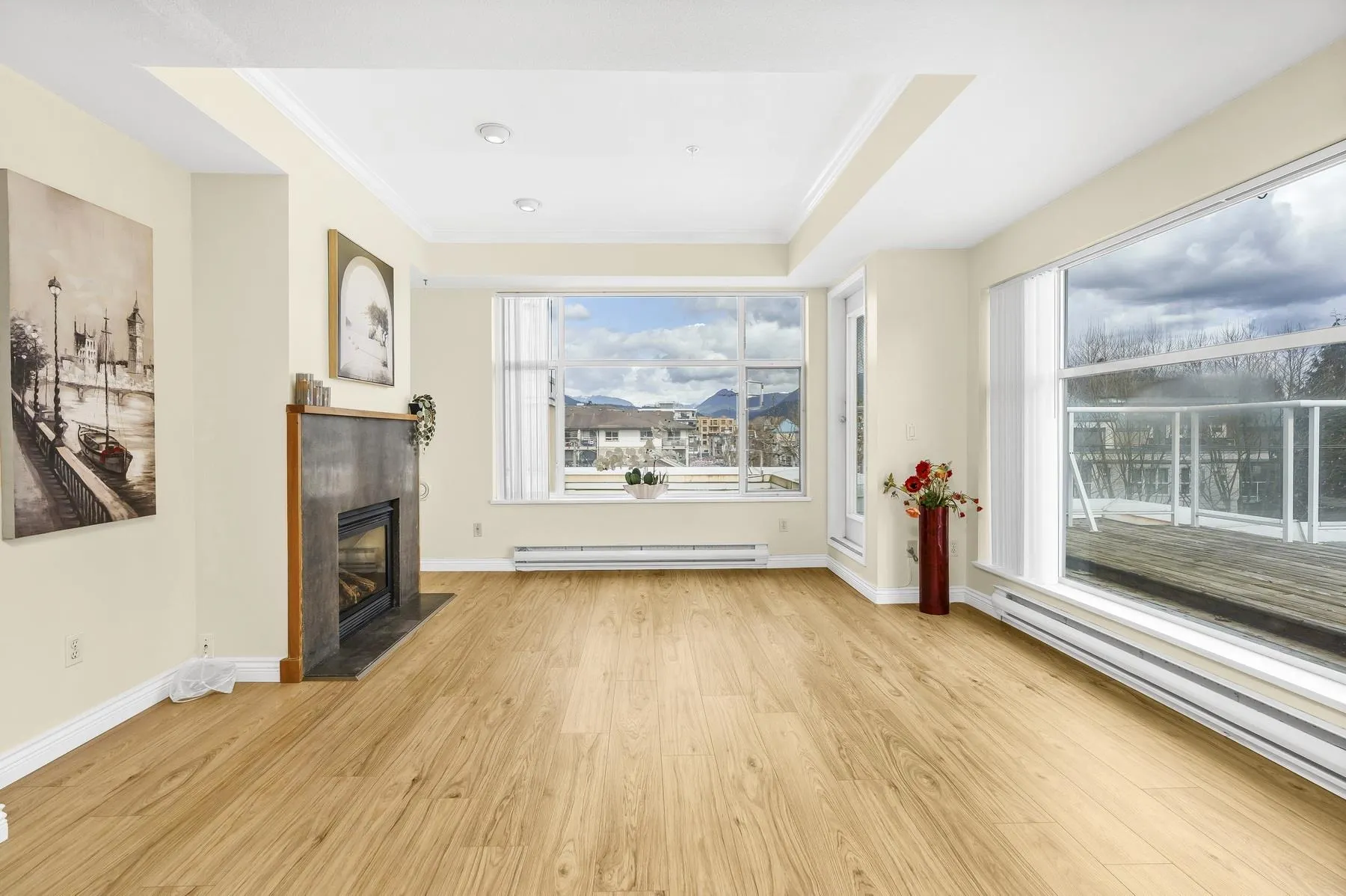 2340 Hawthorne Avenue #404