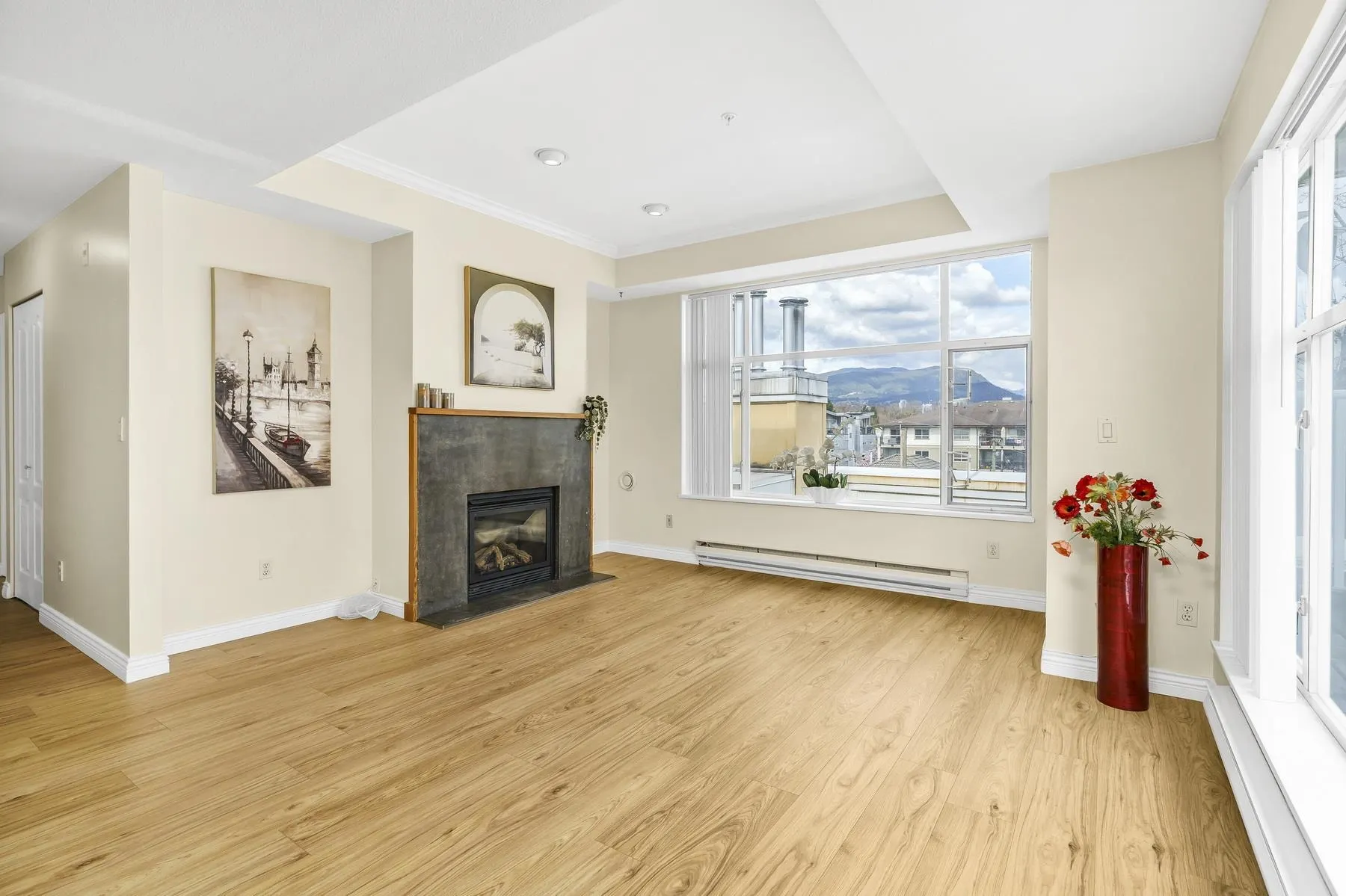 2340 Hawthorne Avenue #404