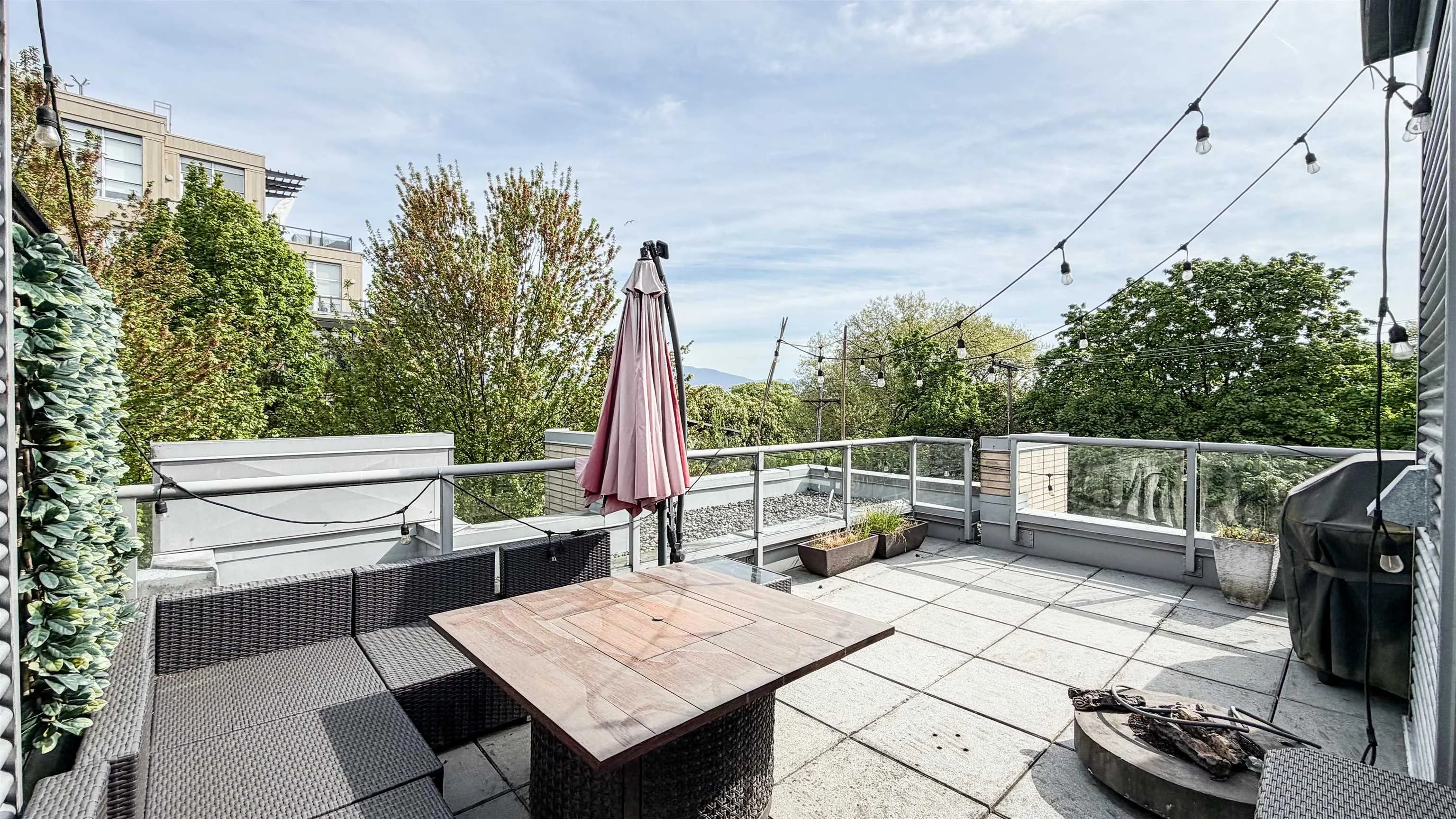 390 E 11th Avenue