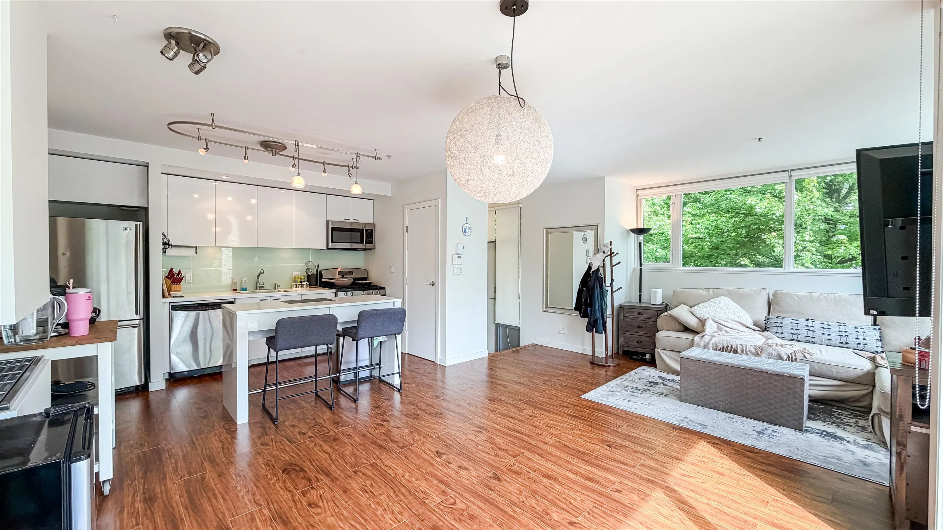 390 E 11th Avenue