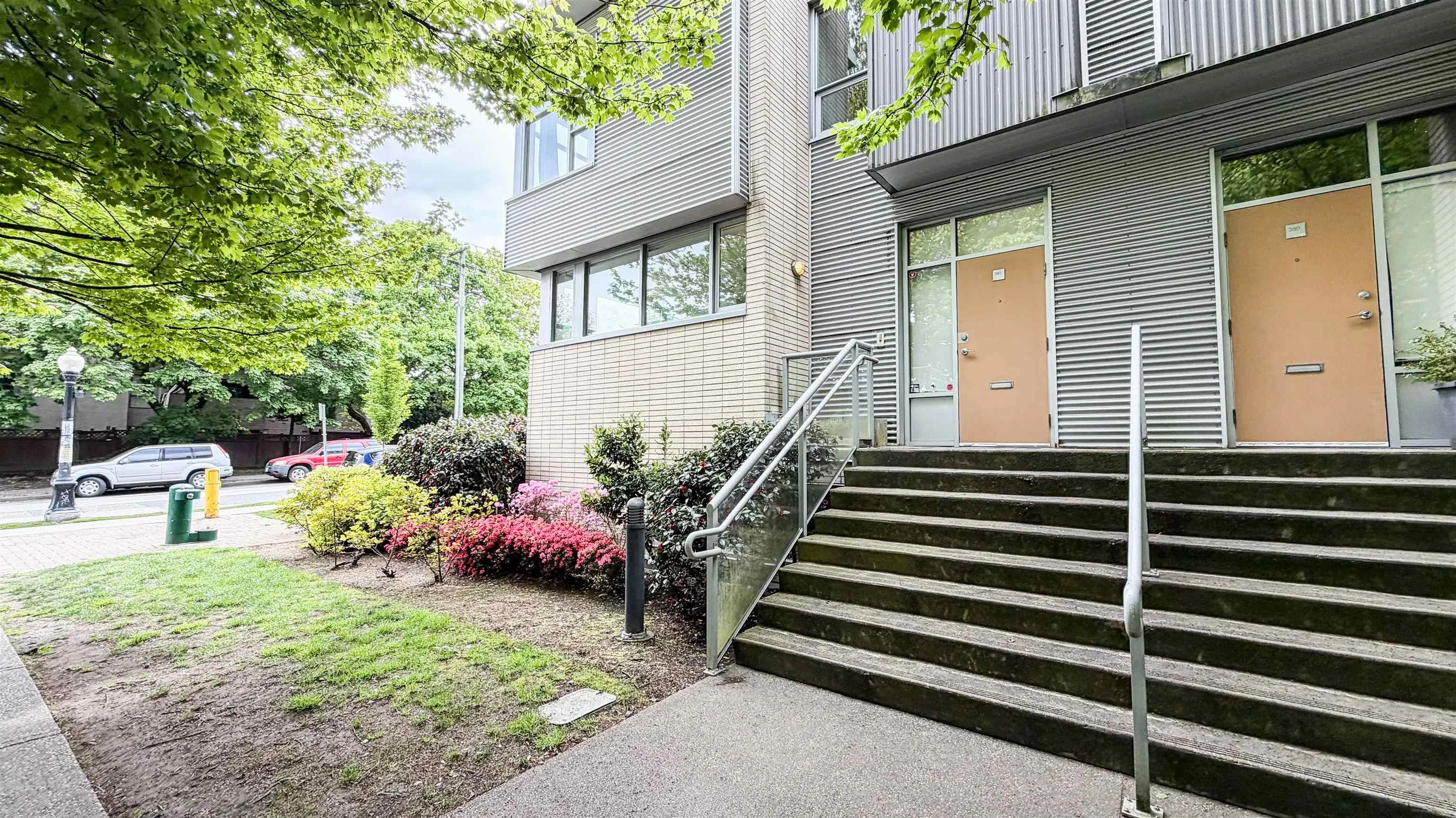 390 E 11th Avenue