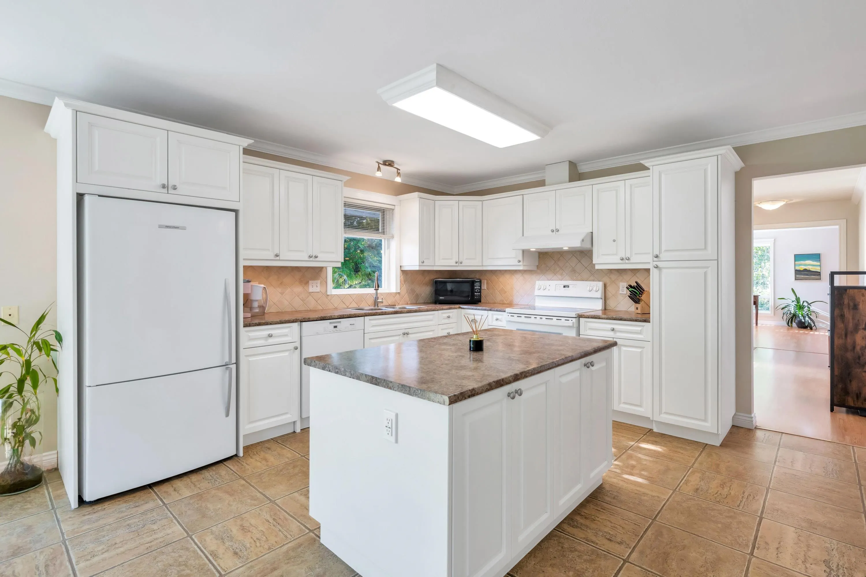 21556 86a Crescent