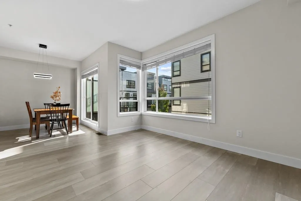 19631 55a Avenue #32