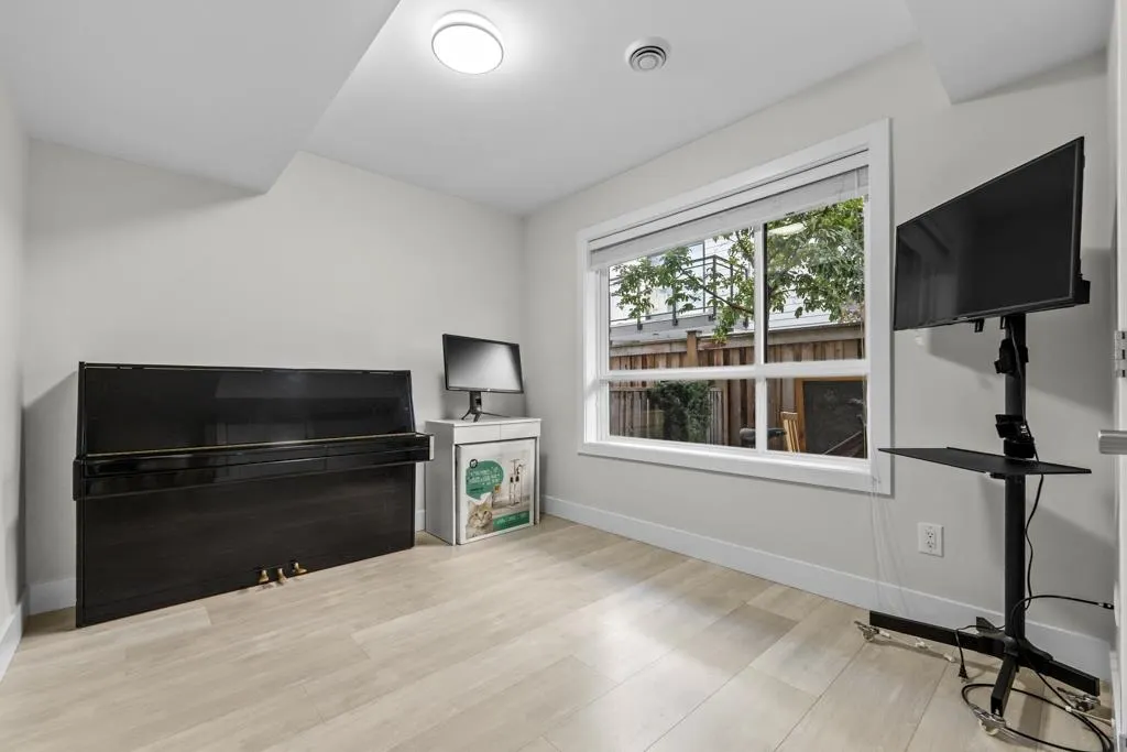 19631 55a Avenue #32