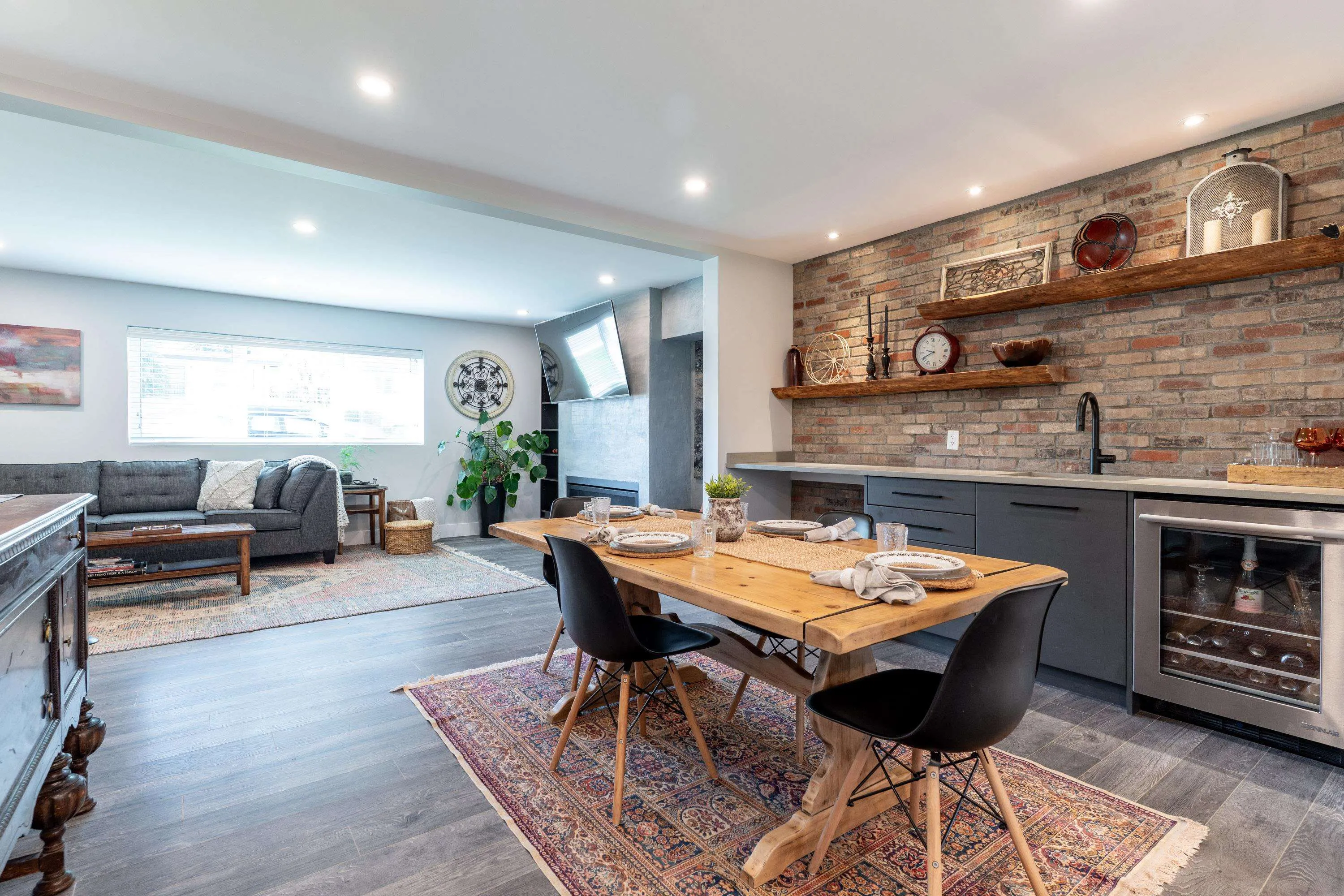 5365 Maple Crescent