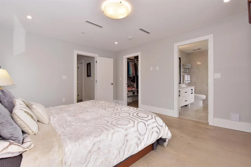 154XX Russell Avenue