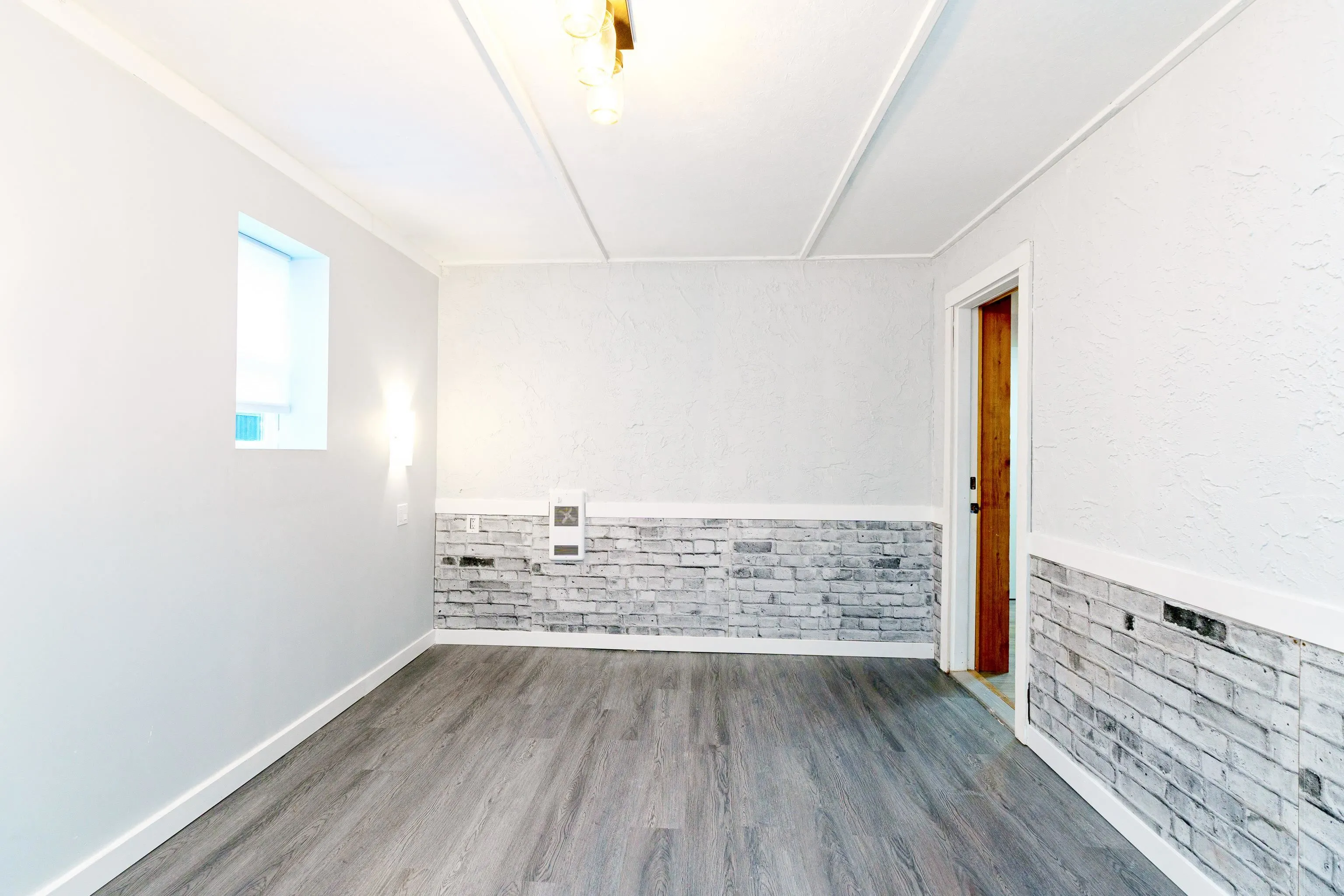 7655 Woodcock Crescent