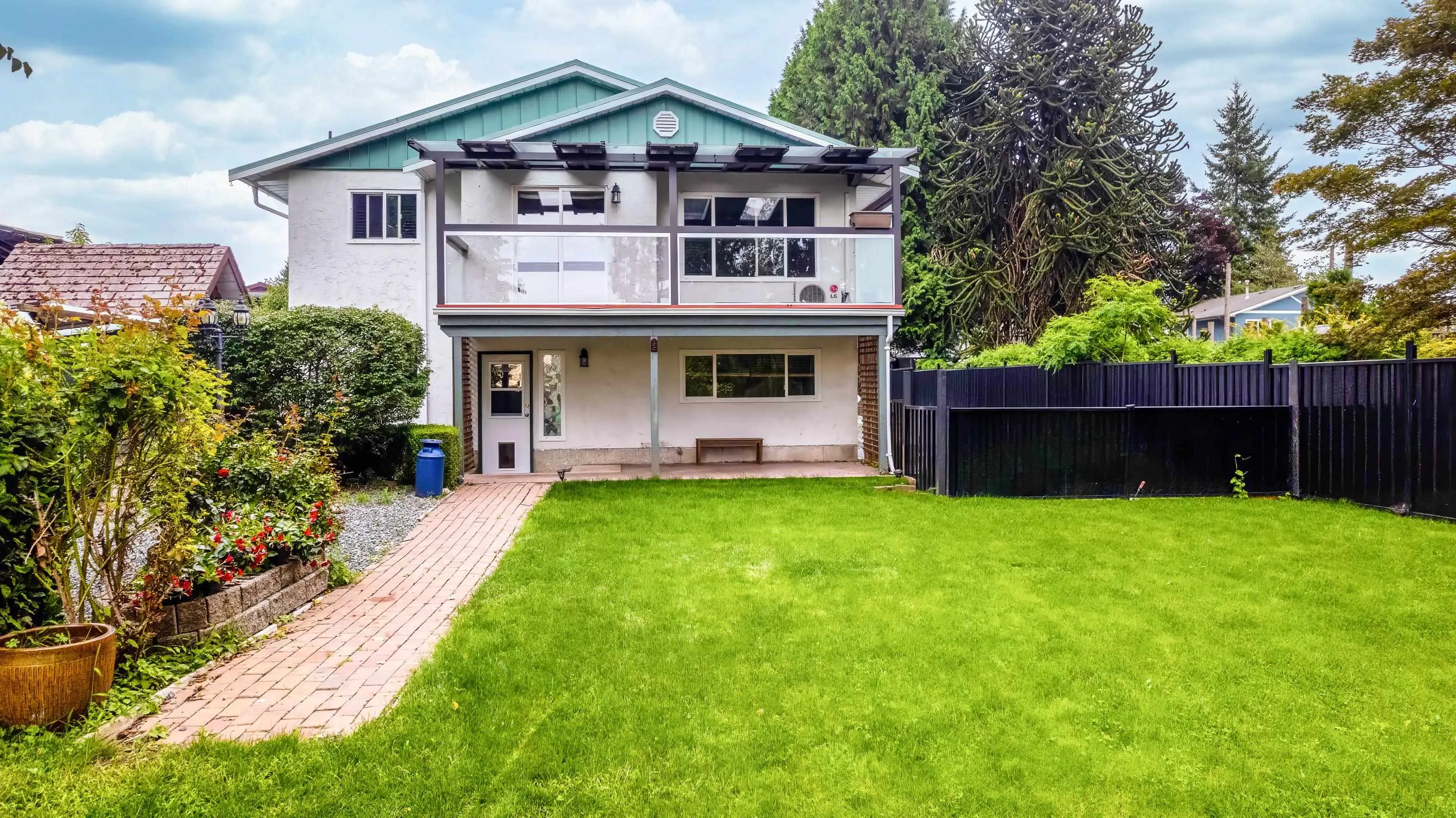 7655 Woodcock Crescent