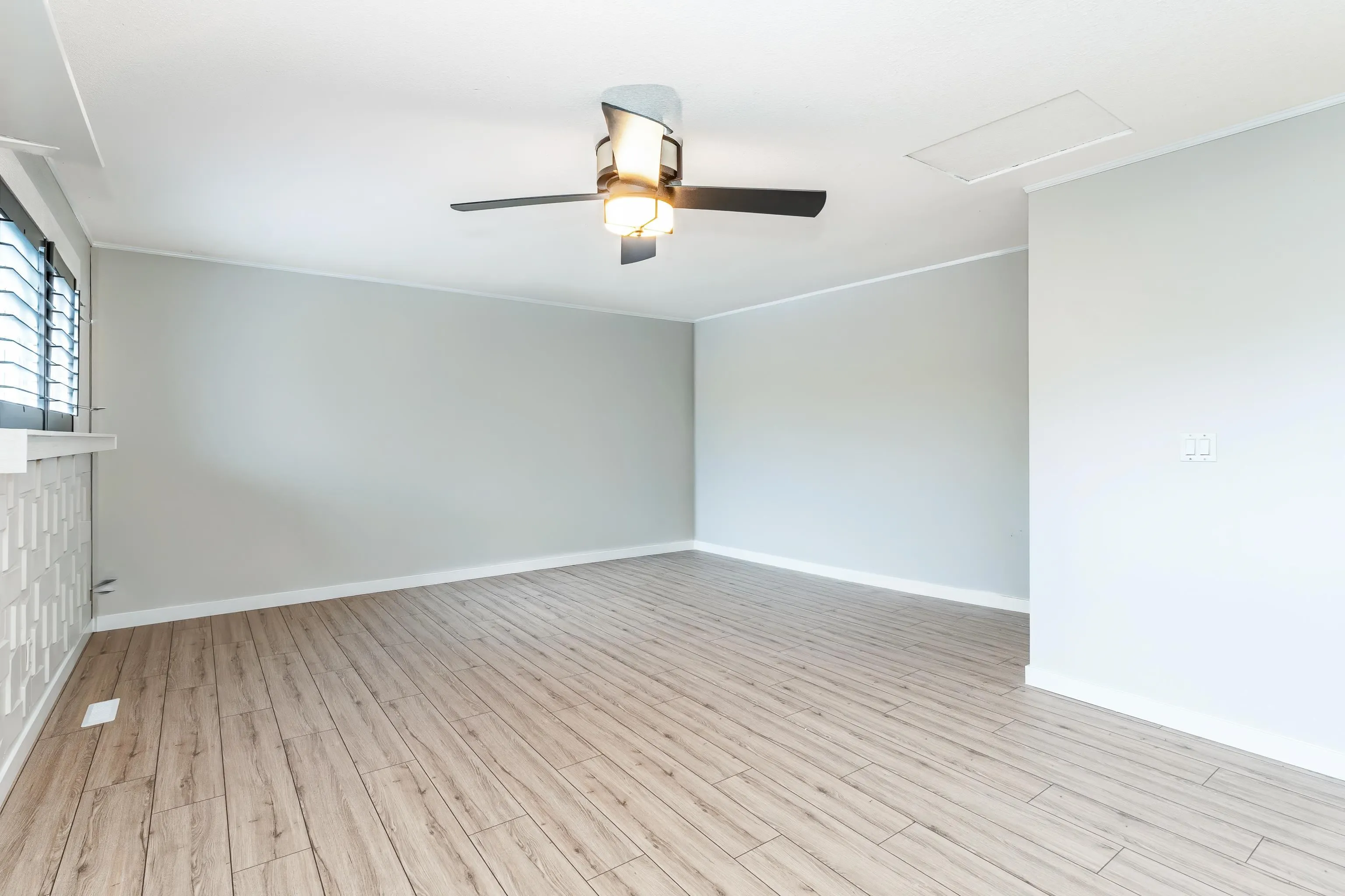 7655 Woodcock Crescent