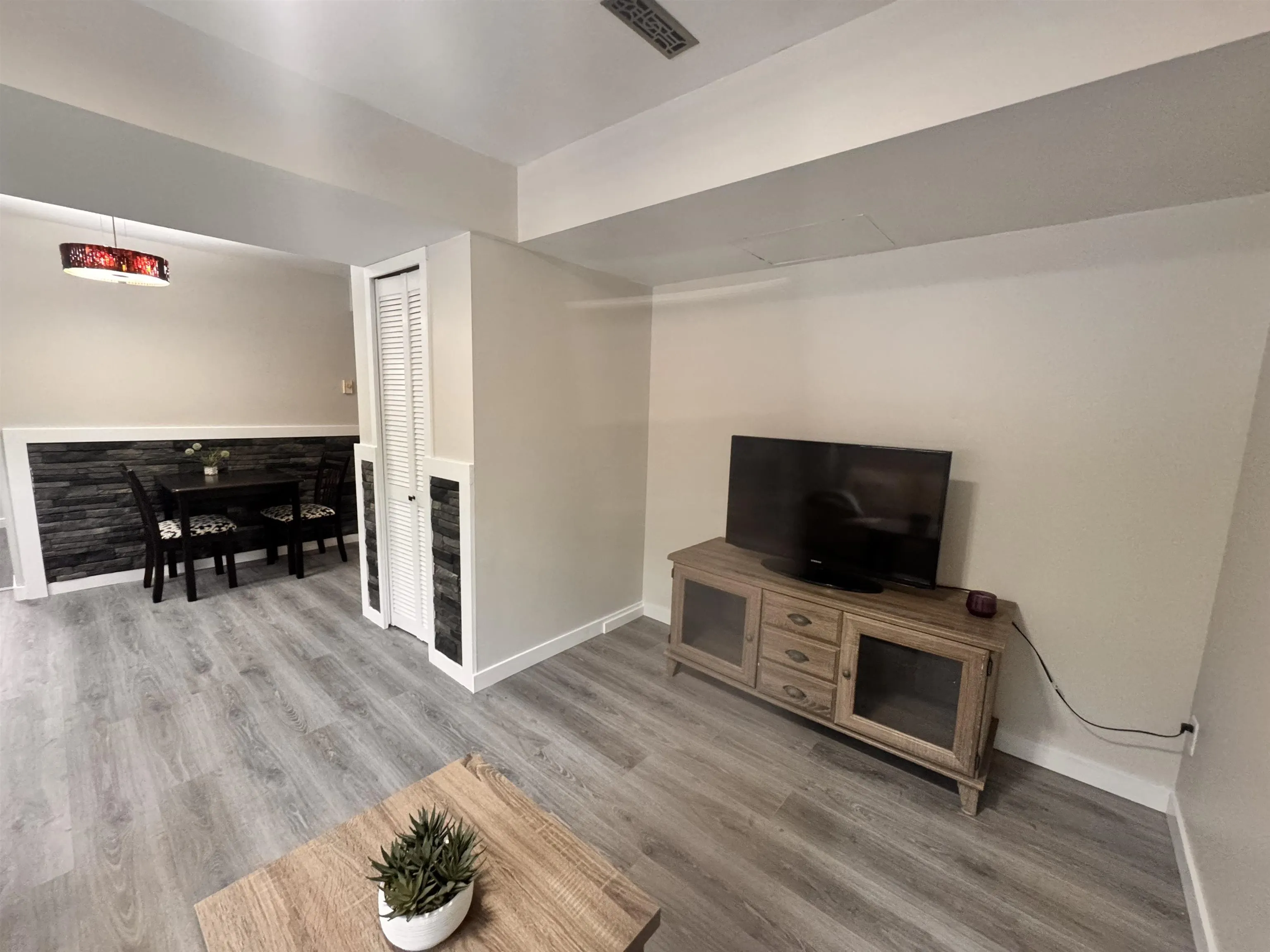 7655 Woodcock Crescent