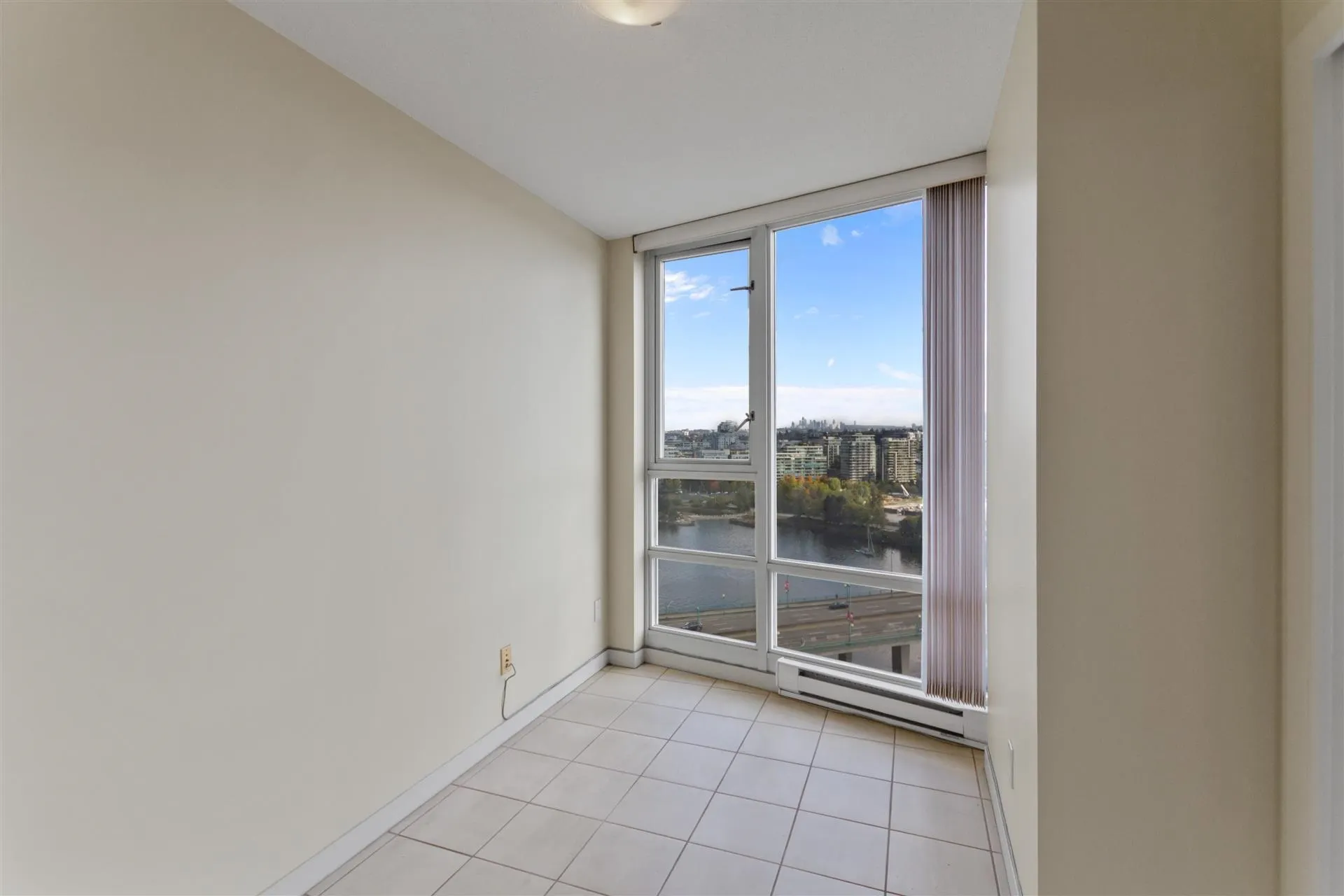 1033 Marinaside Crescent #2306
