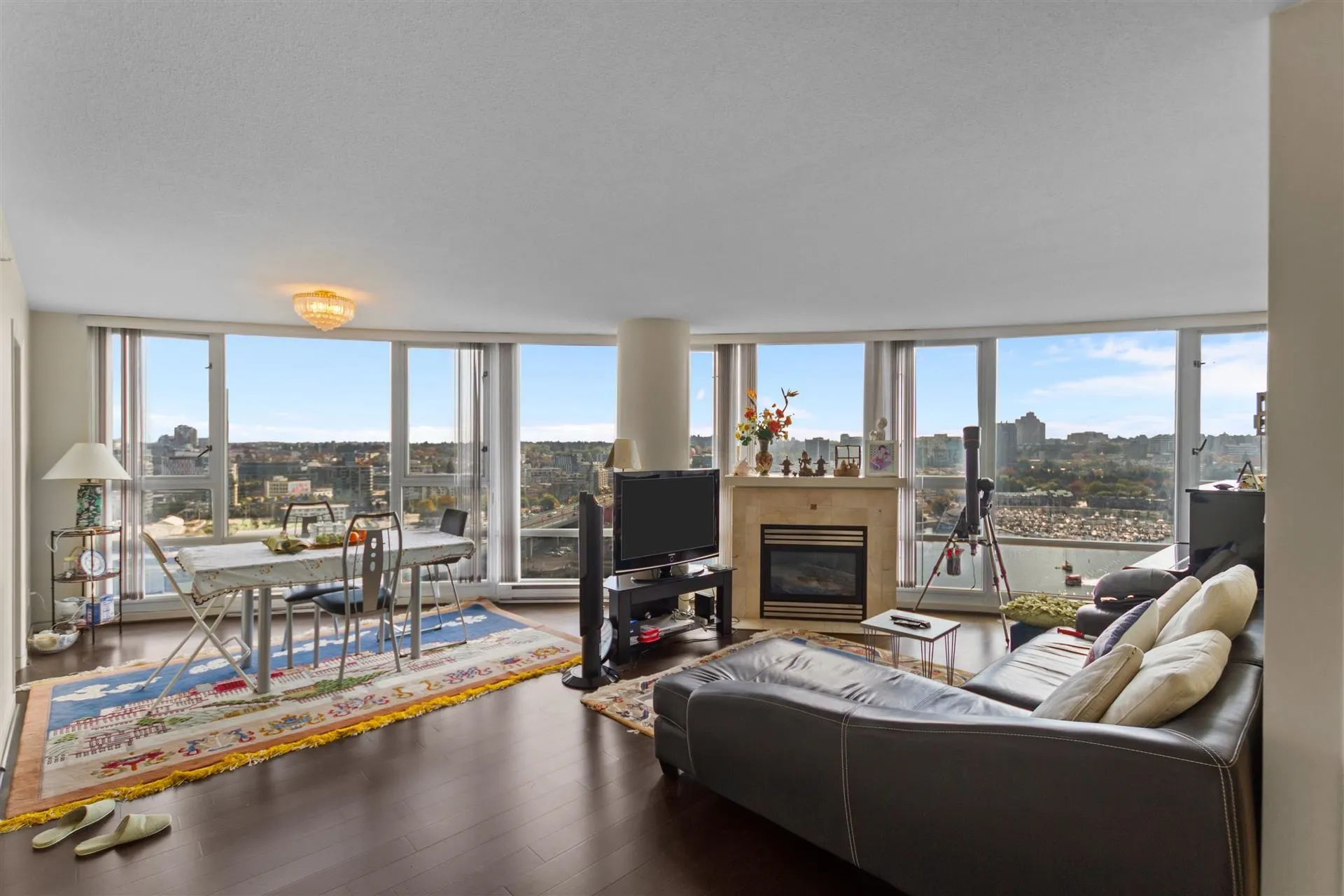 1033 Marinaside Crescent #2306