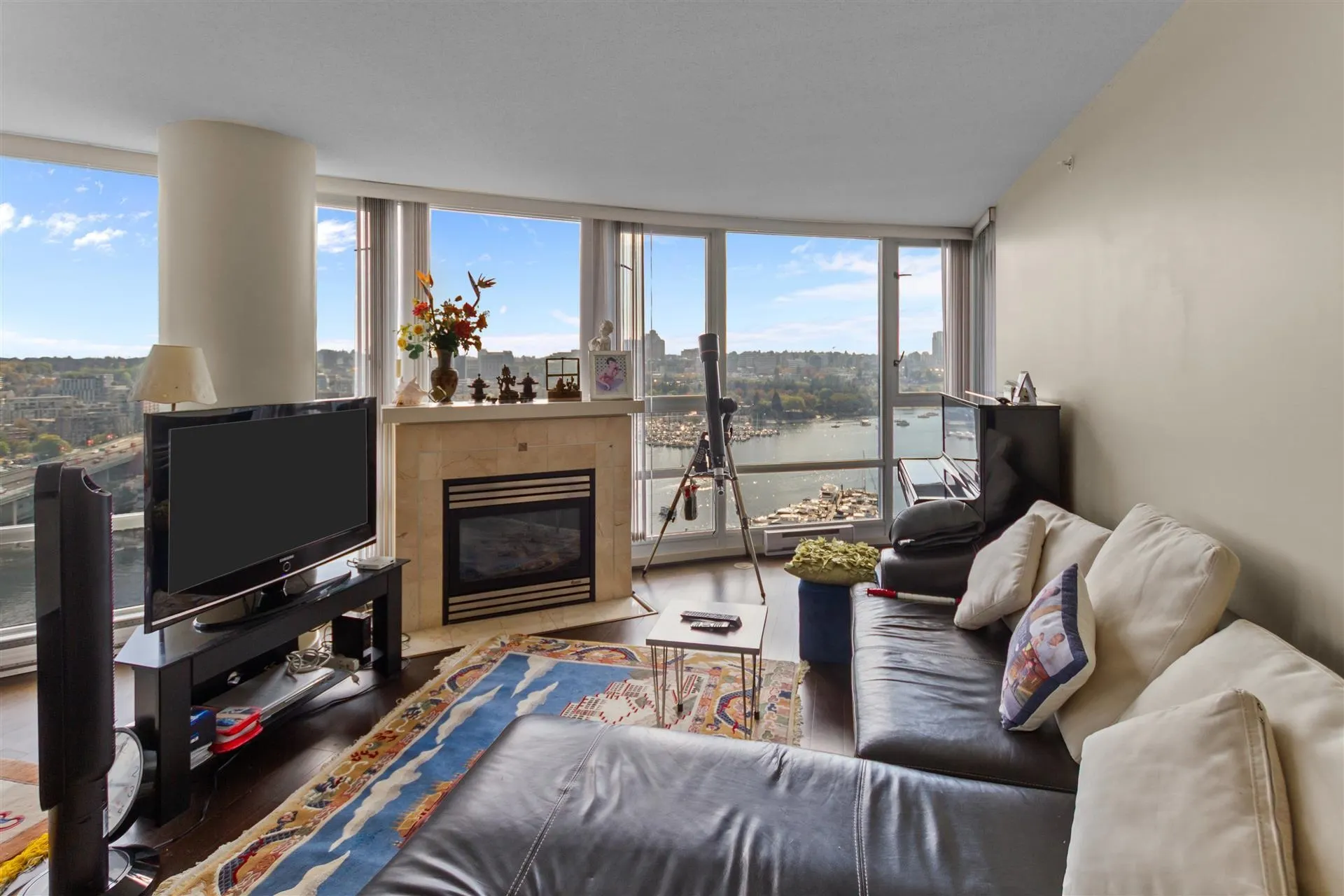 1033 Marinaside Crescent #2306