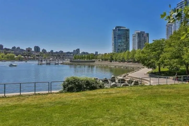 1033 Marinaside Crescent #2306