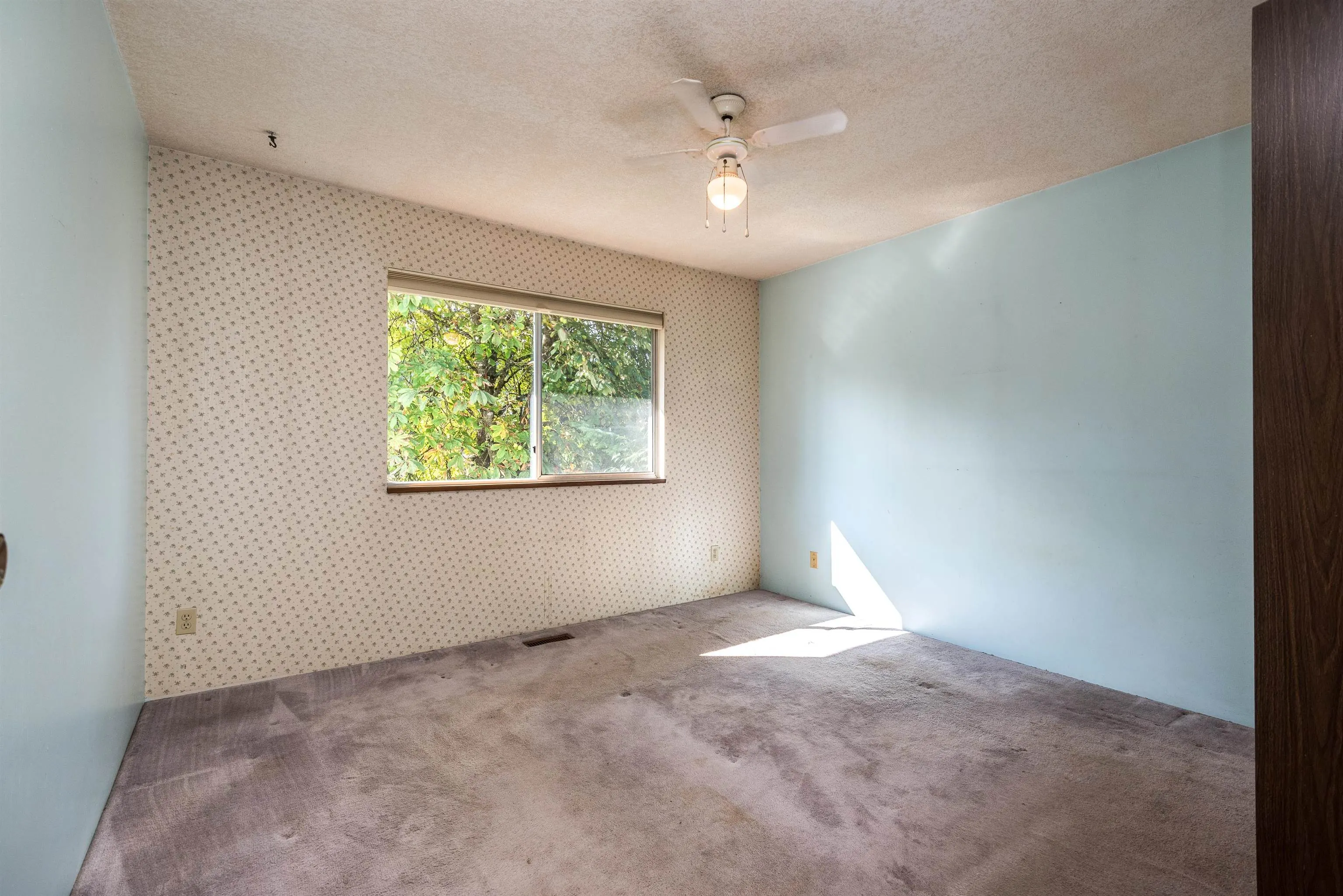 1260 Victoria Drive