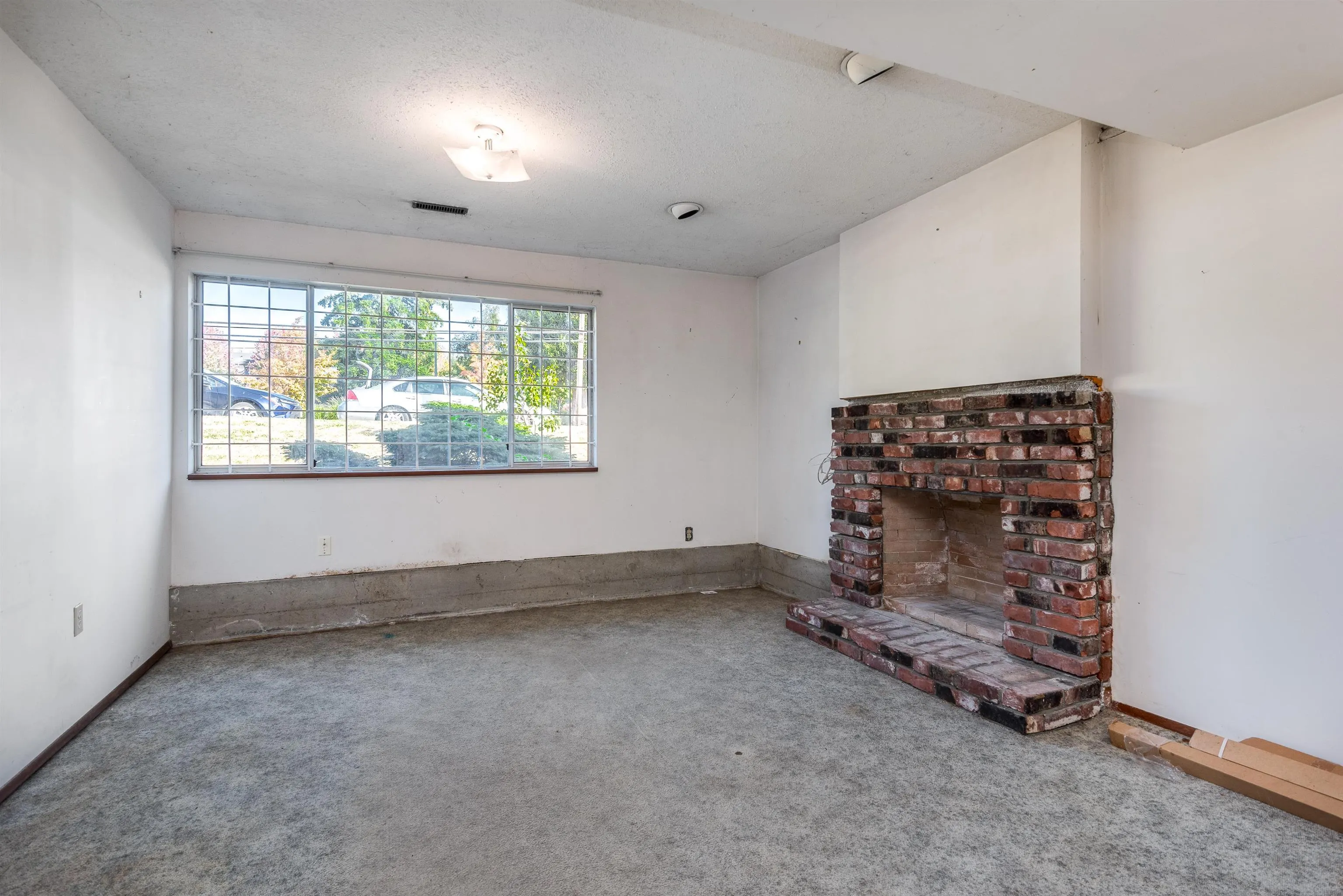 1260 Victoria Drive