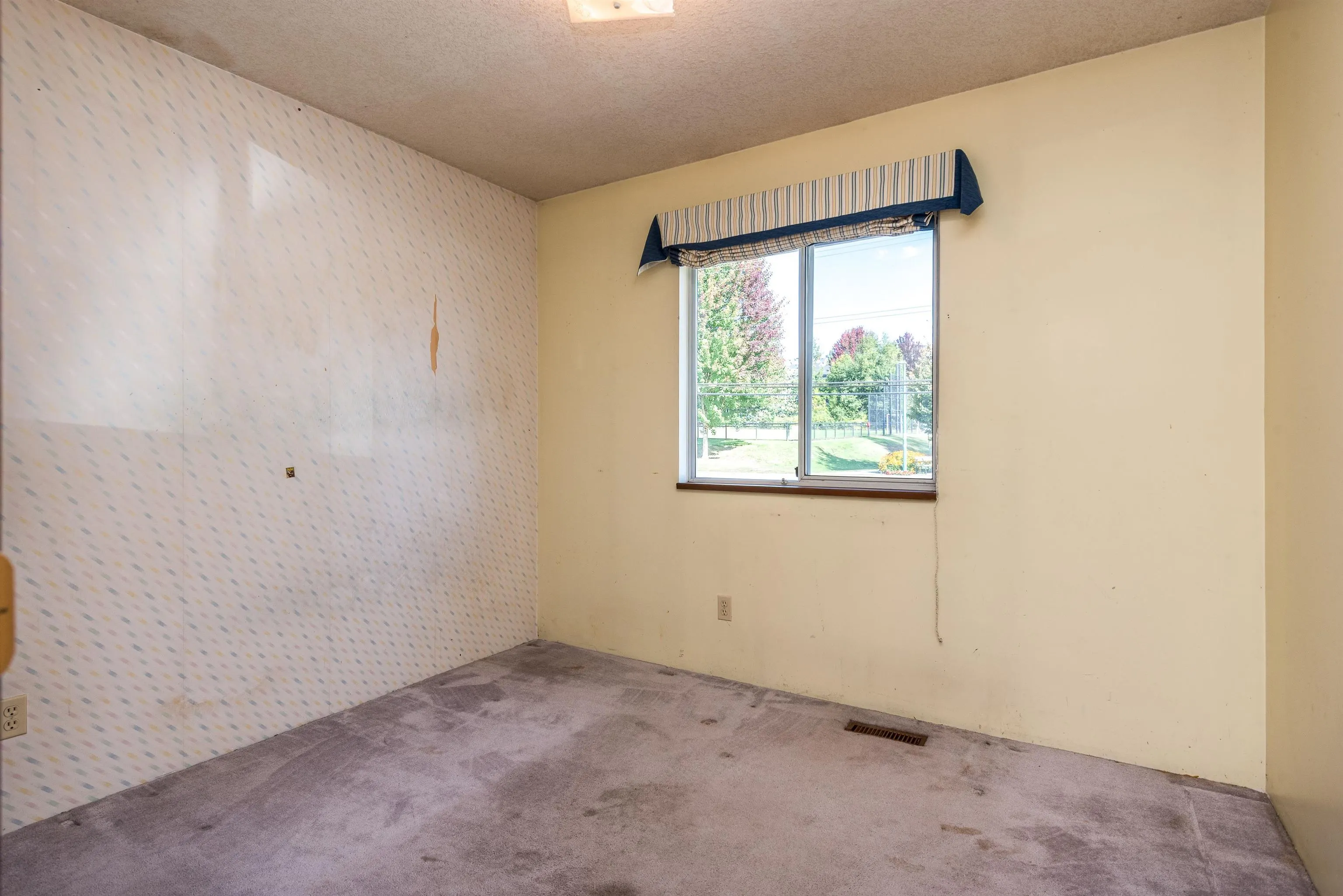 1260 Victoria Drive