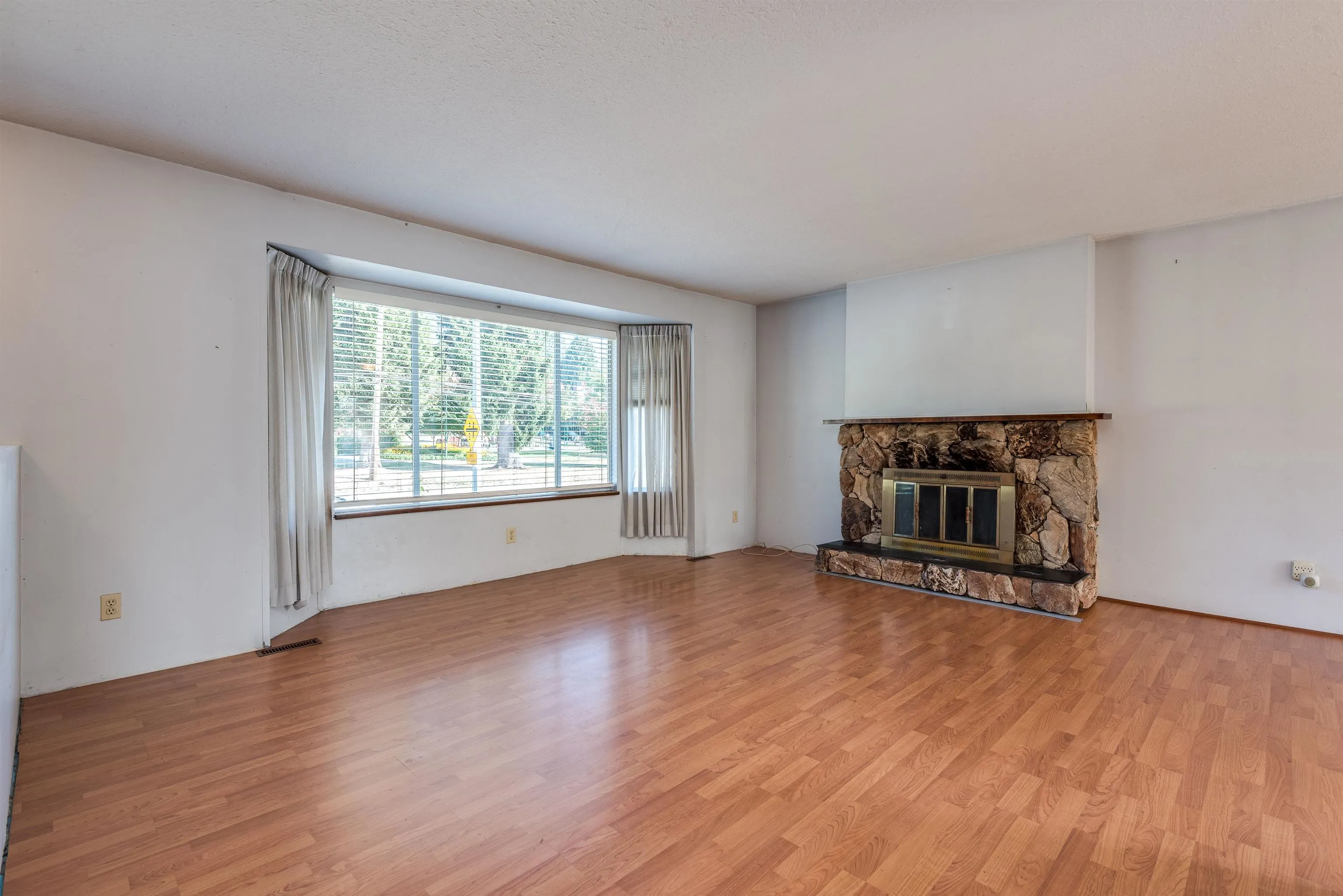1260 Victoria Drive