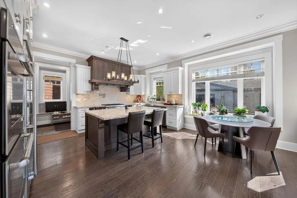 2398 Oliver Crescent