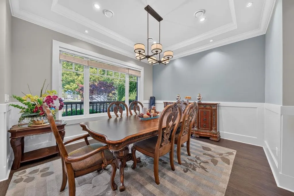 2398 Oliver Crescent