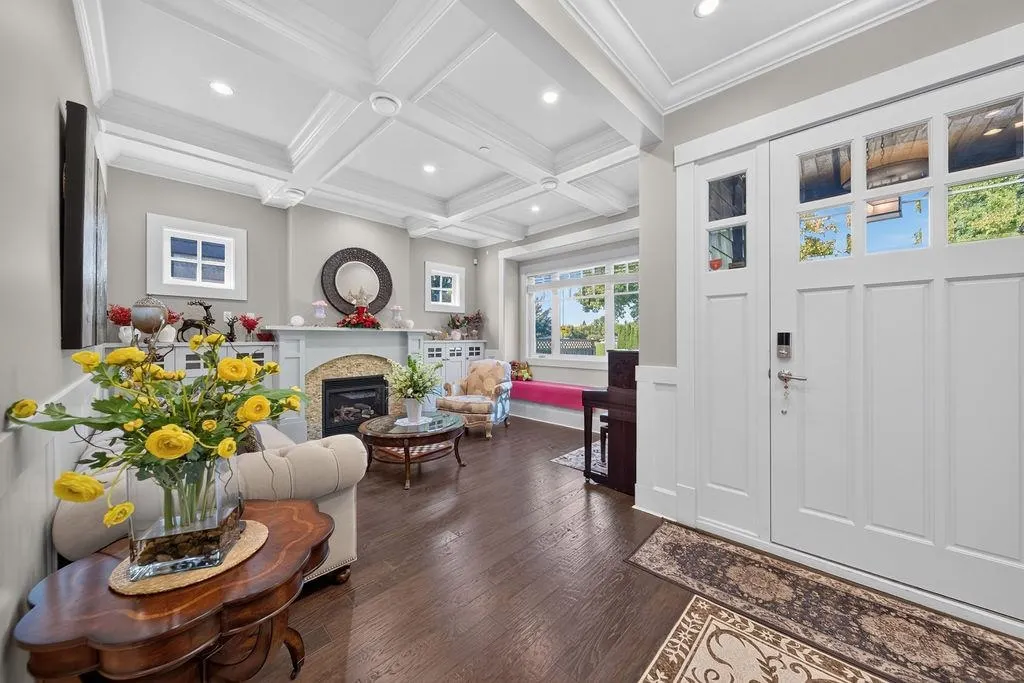 2398 Oliver Crescent
