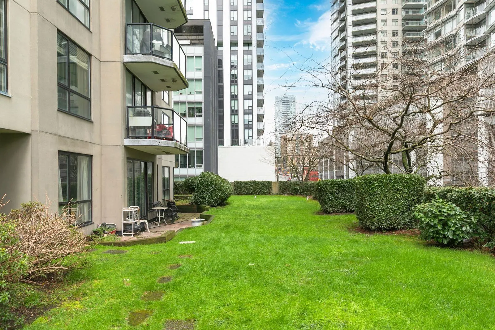 828 Agnes Street #101