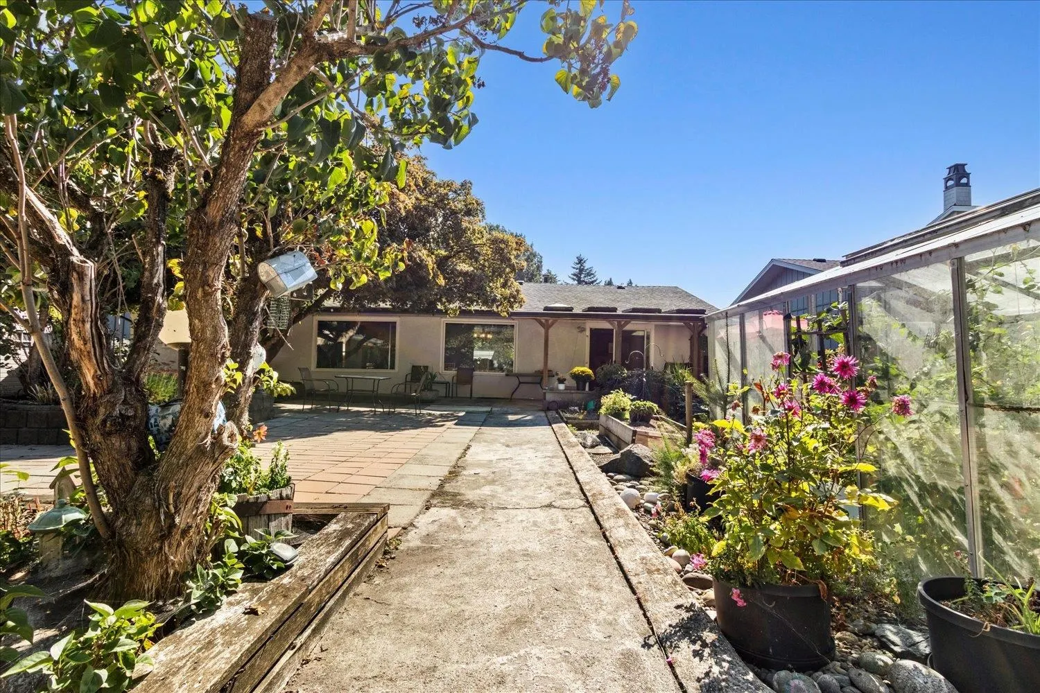 45985 Collins Drive