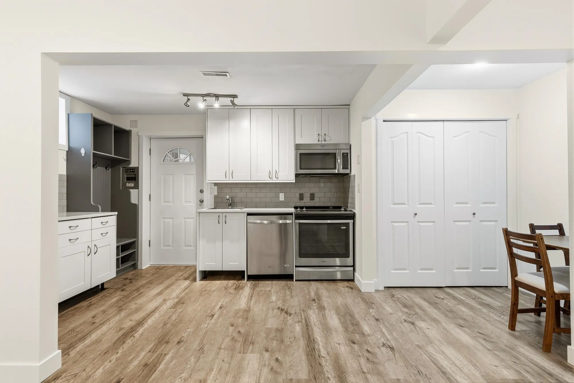5565 Peach Road