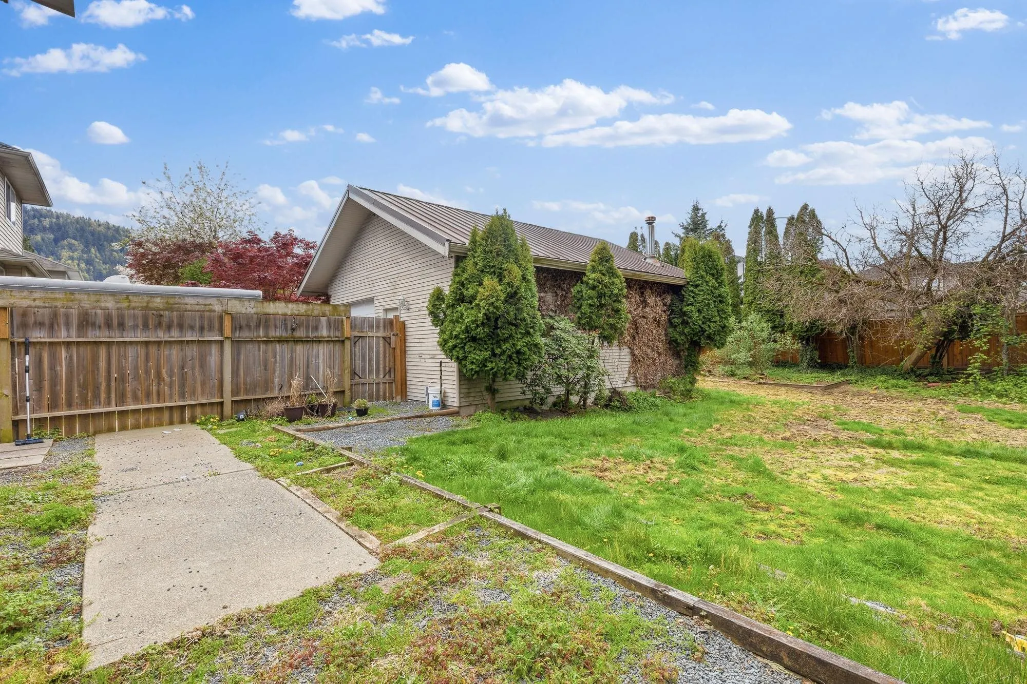 5565 Peach Road