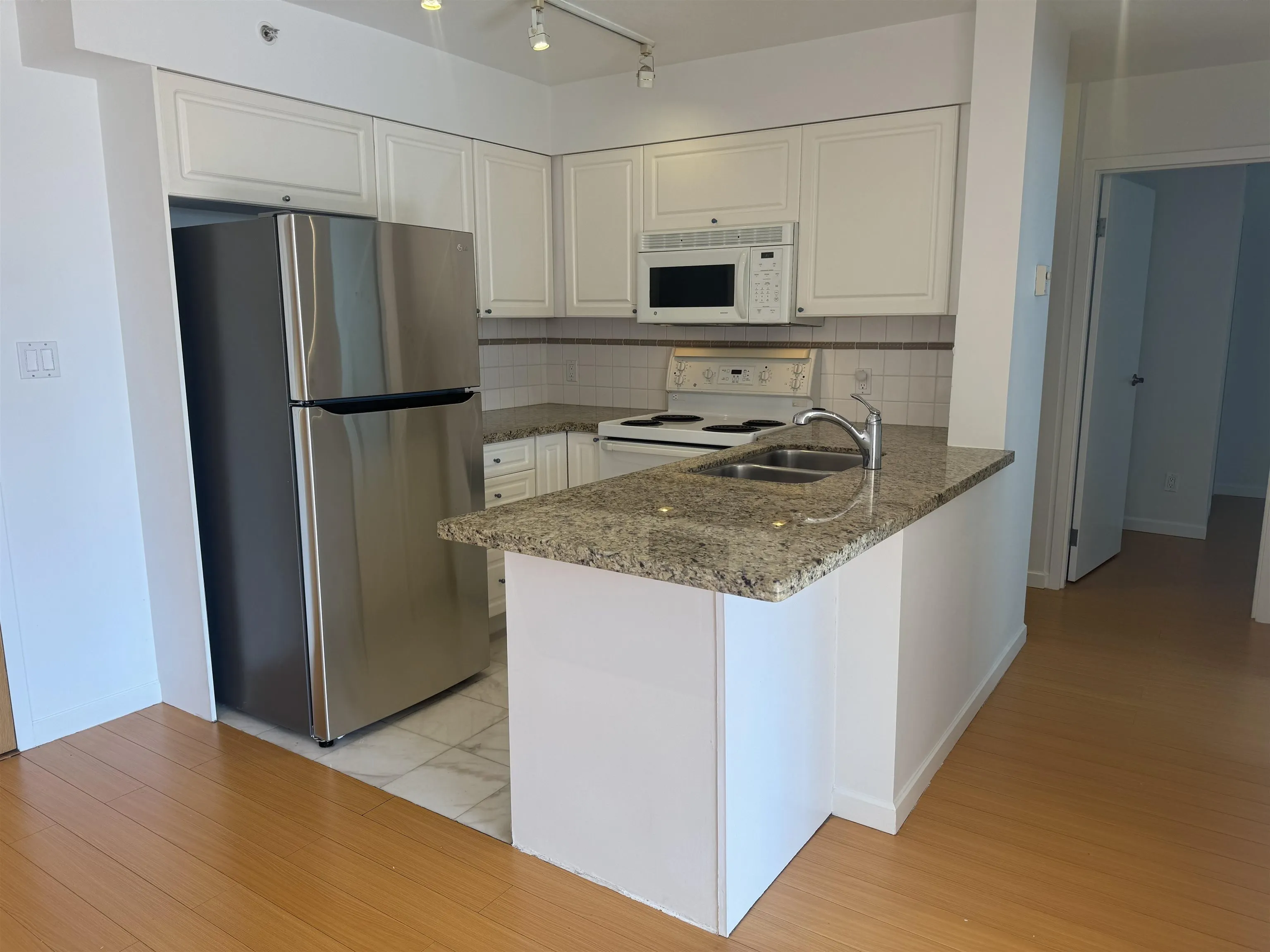 488 Helmcken Street #903