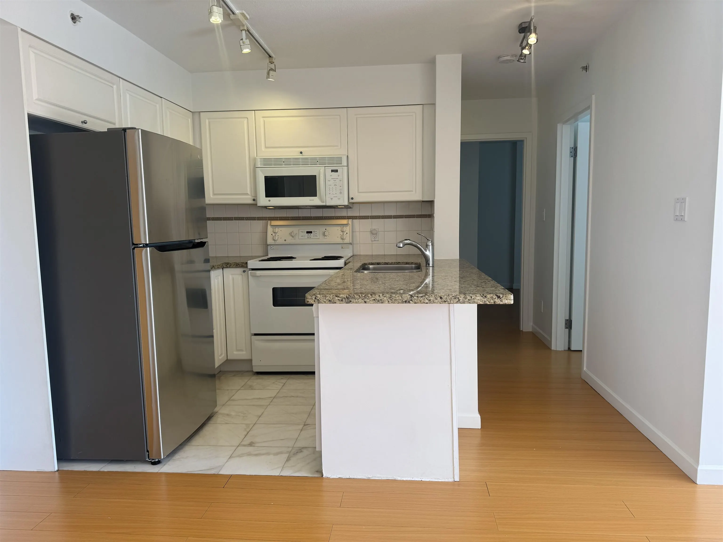 488 Helmcken Street #903