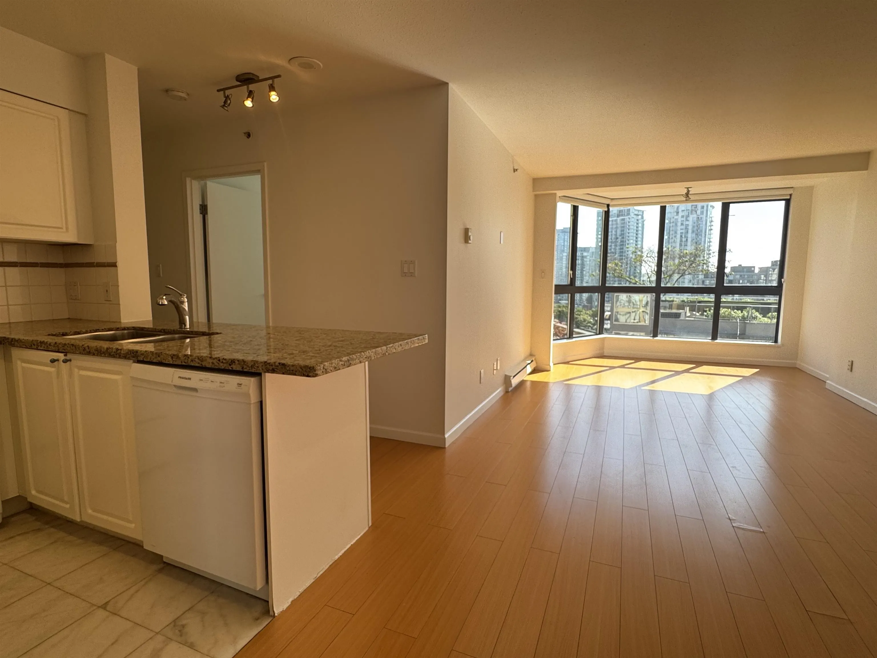 488 Helmcken Street #903