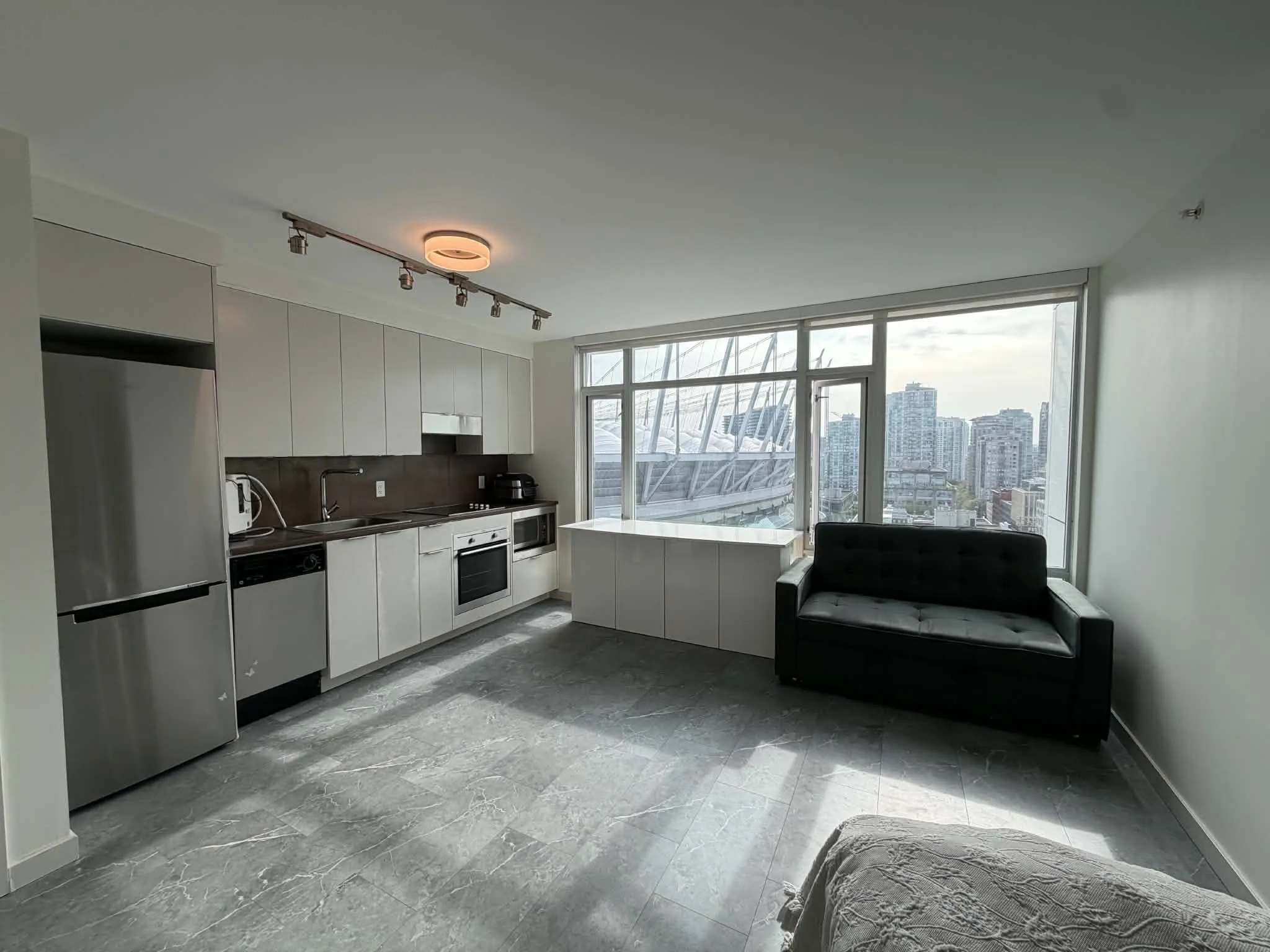161 W Georgia Street #1606