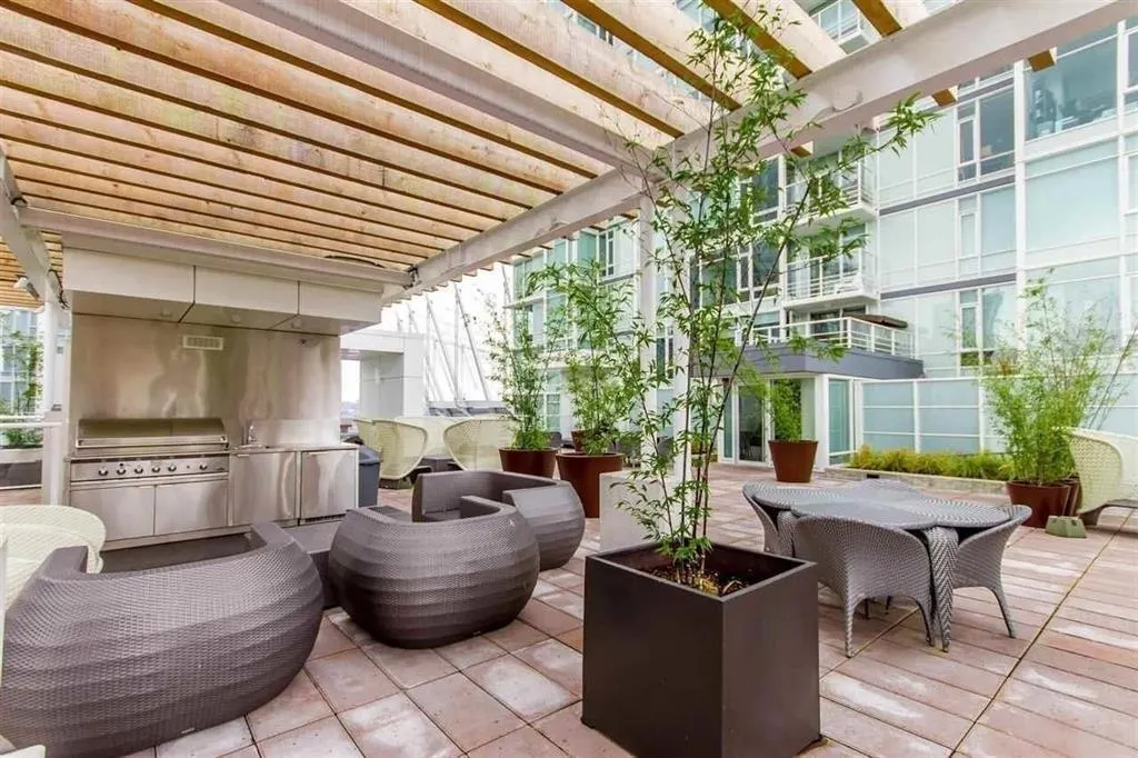 161 W Georgia Street #1606