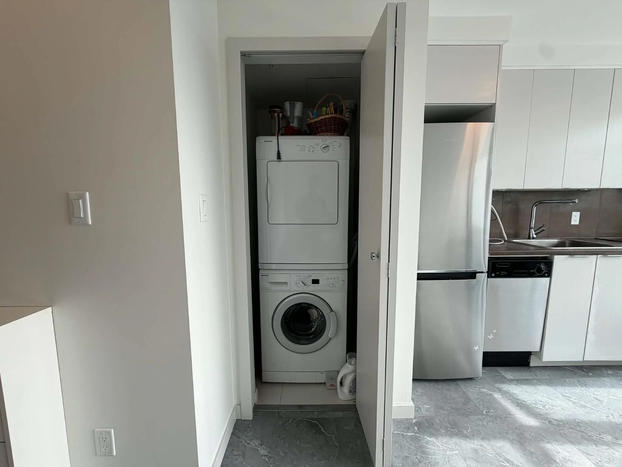 161 W Georgia Street #1606