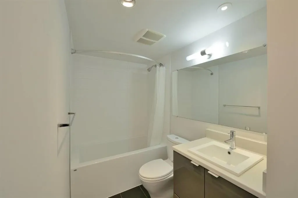 161 W Georgia Street #1606