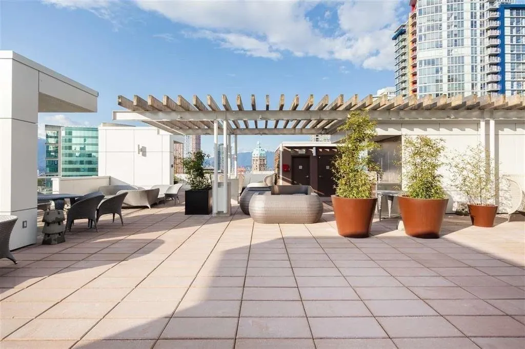 161 W Georgia Street #1606