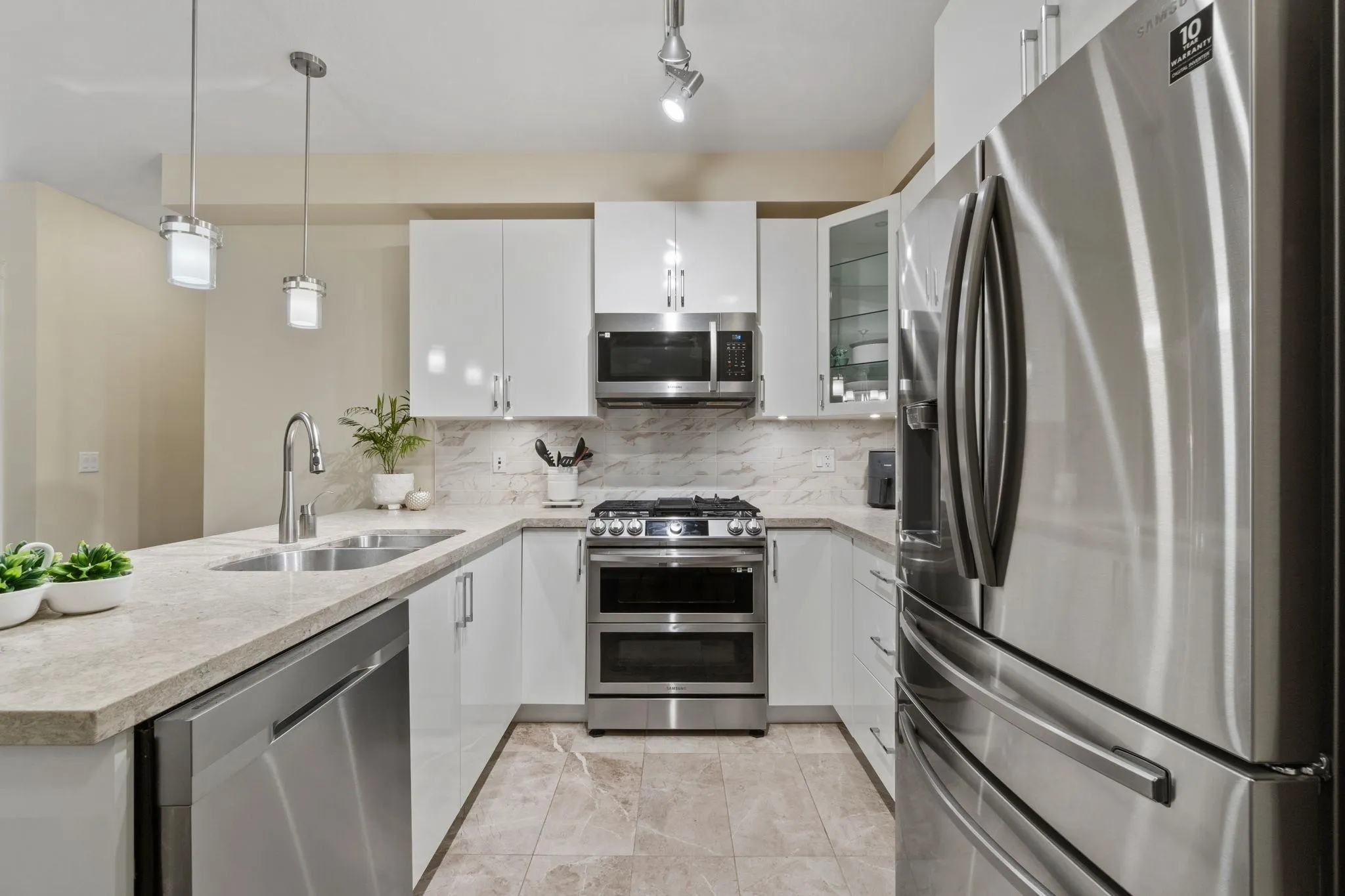 20376 86 Avenue #208
