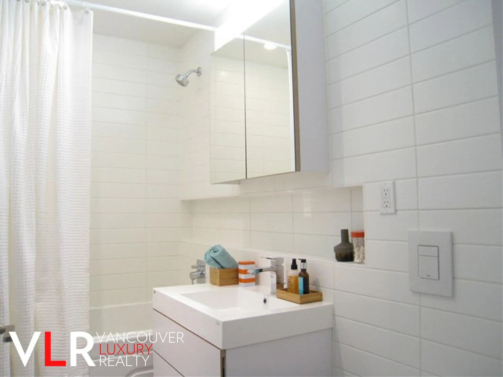 219 E Georgia Street #803
