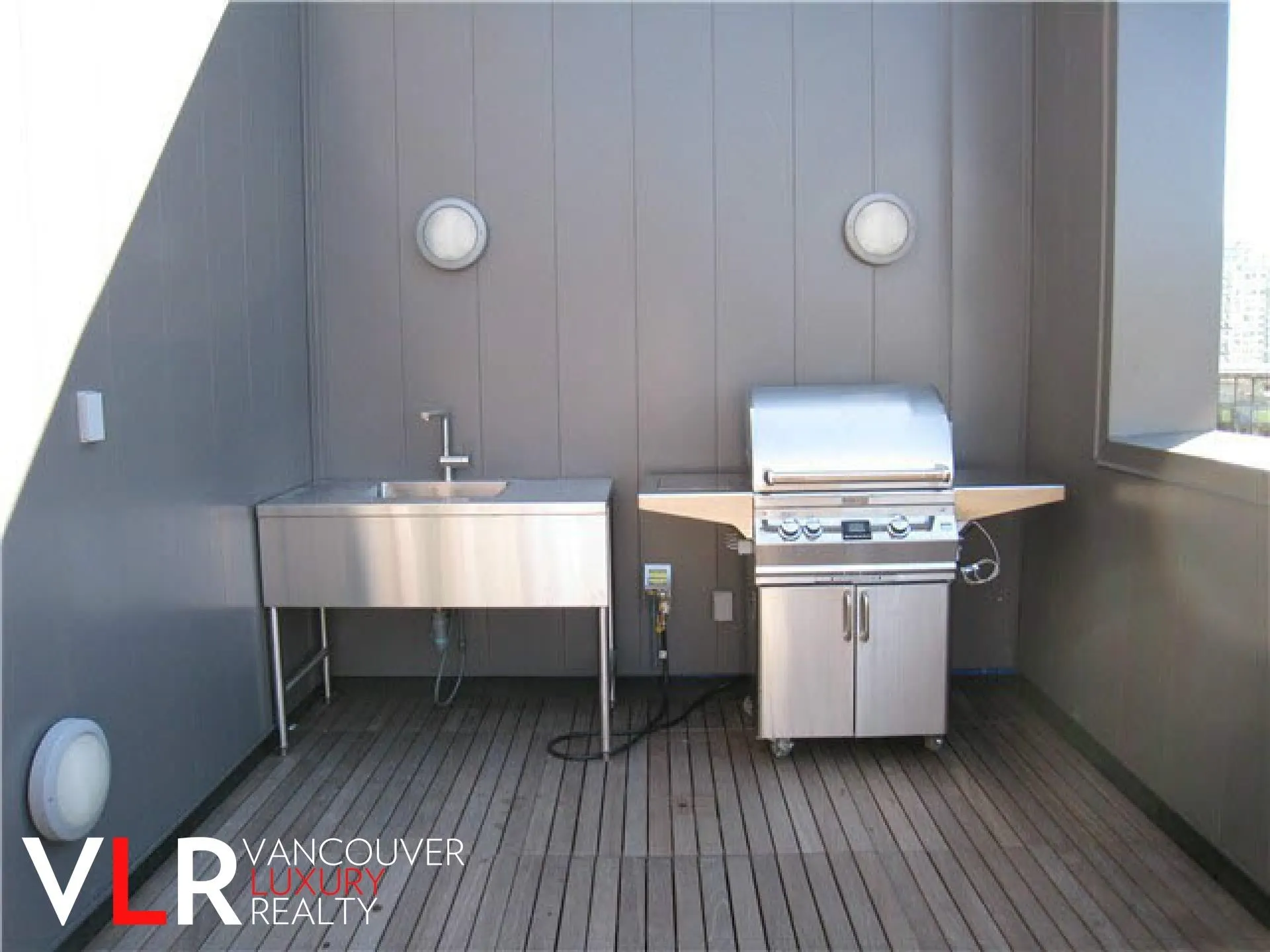 219 E Georgia Street #803